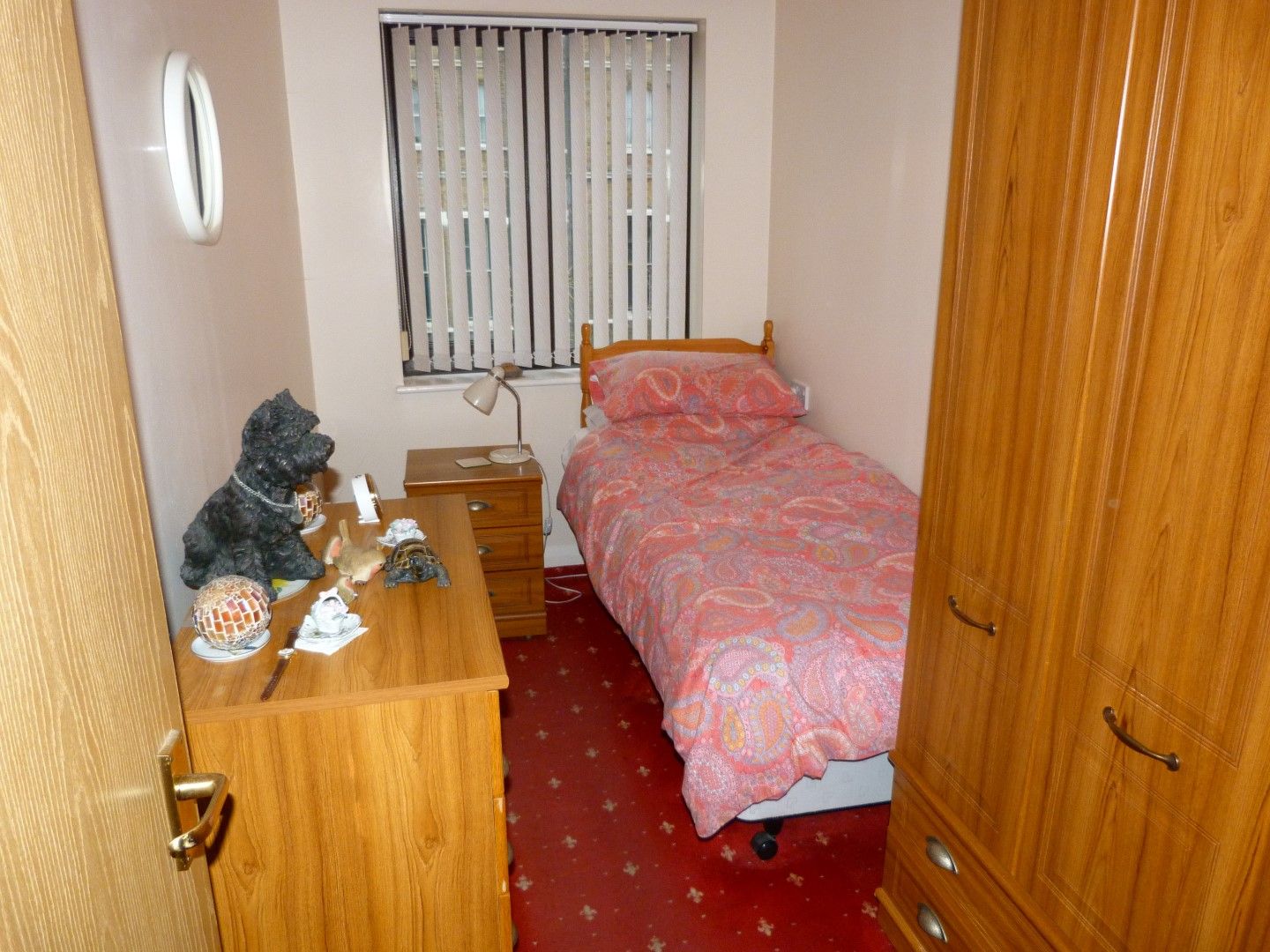2 bedroom flat flat/apartment For Sale in Ramsgate - Photograph 6