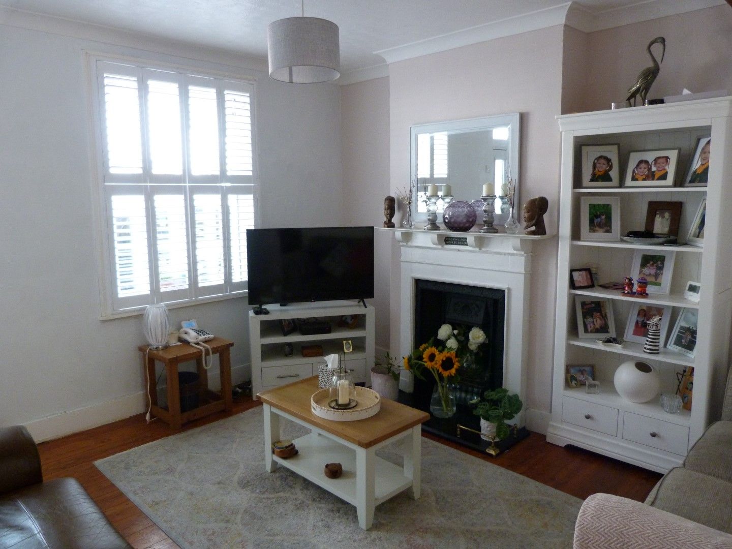 2 bedroom mid terraced house For Sale in Broadstairs - Photograph 3