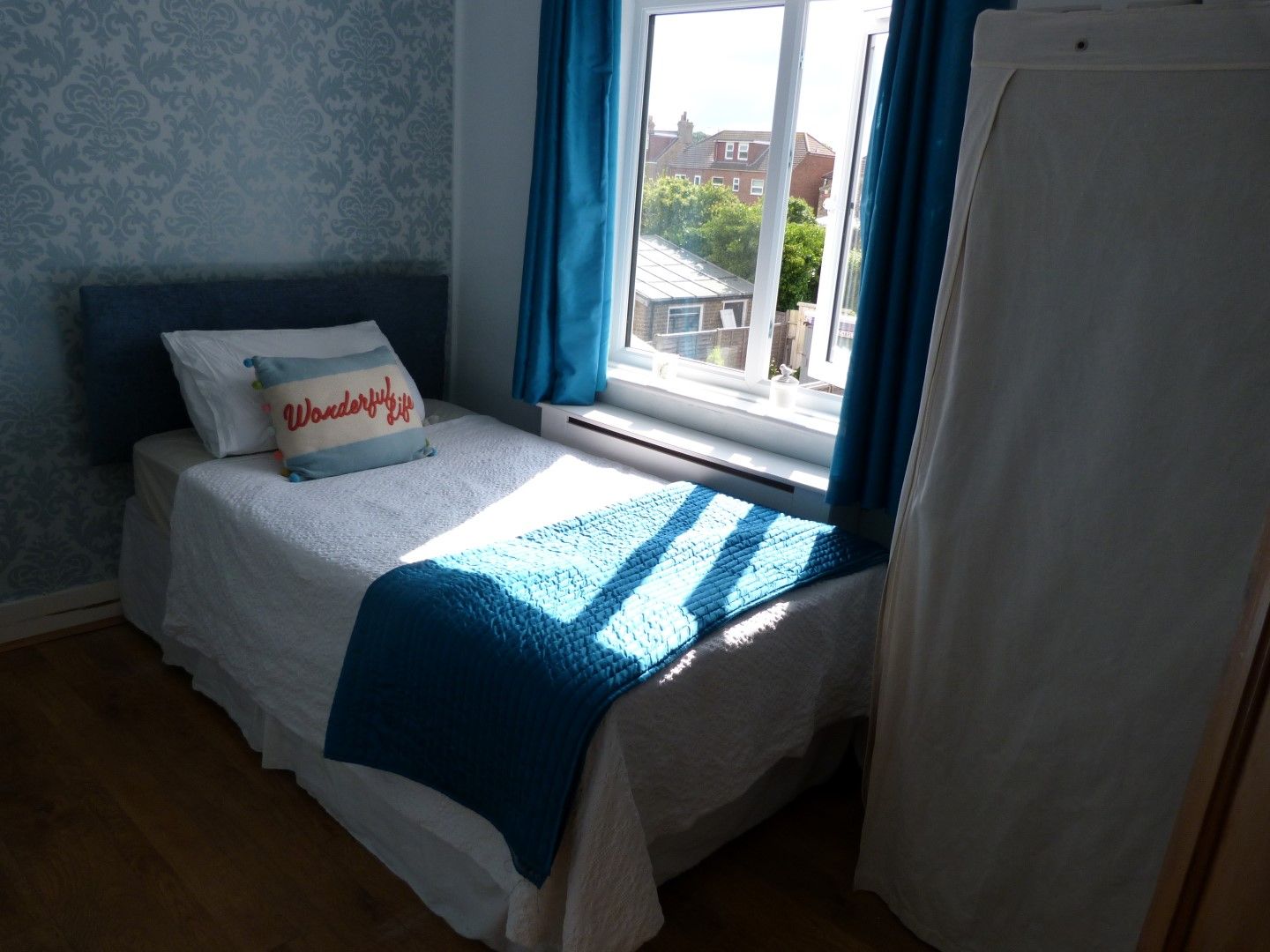 2 bedroom mid terraced house For Sale in Broadstairs - Photograph 8
