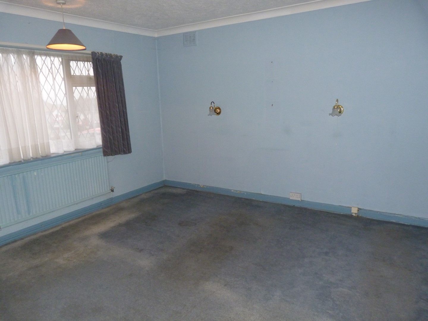 3 bedroom detached bungalow For Sale in Broadstairs - Photograph 6