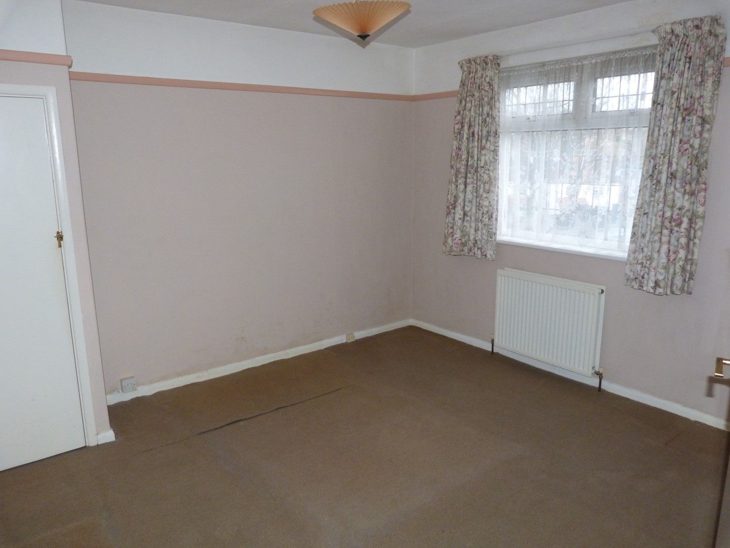 2 bedroom semi-detached bungalow For Sale in Broadstairs - Photograph 4