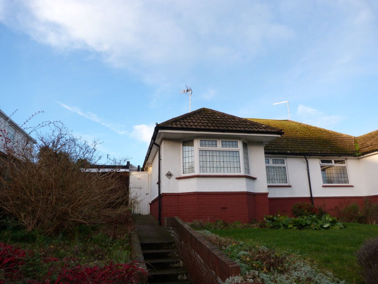 2 bedroom semi-detached bungalow For Sale in Broadstairs - Photograph 1
