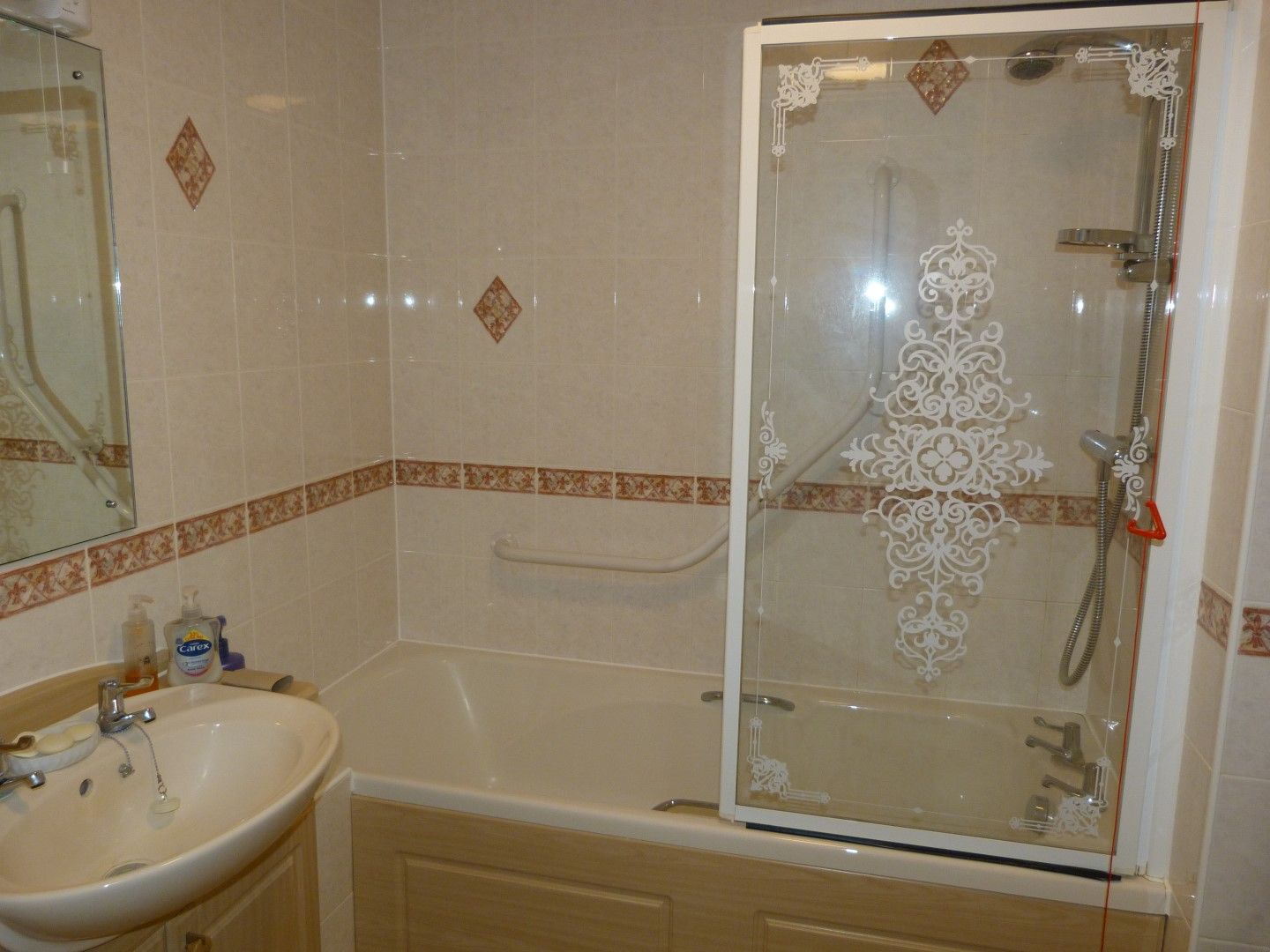 2 bedroom flat flat/apartment For Sale in Margate - Photograph 8