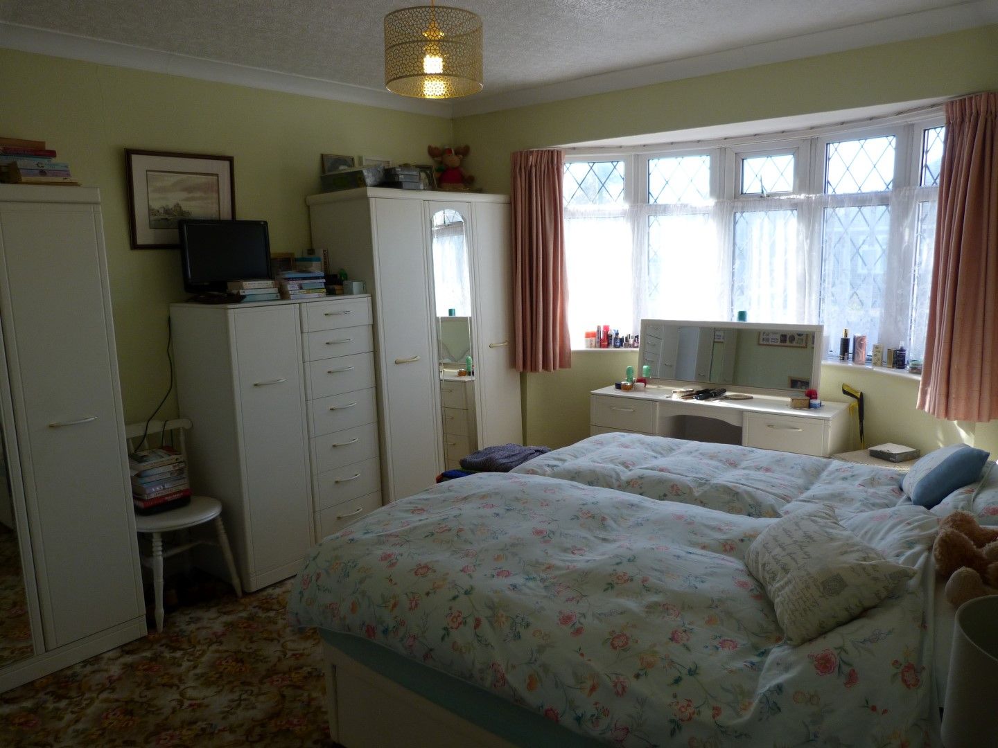 3 bedroom detached bungalow For Sale in Broadstairs - Photograph 5