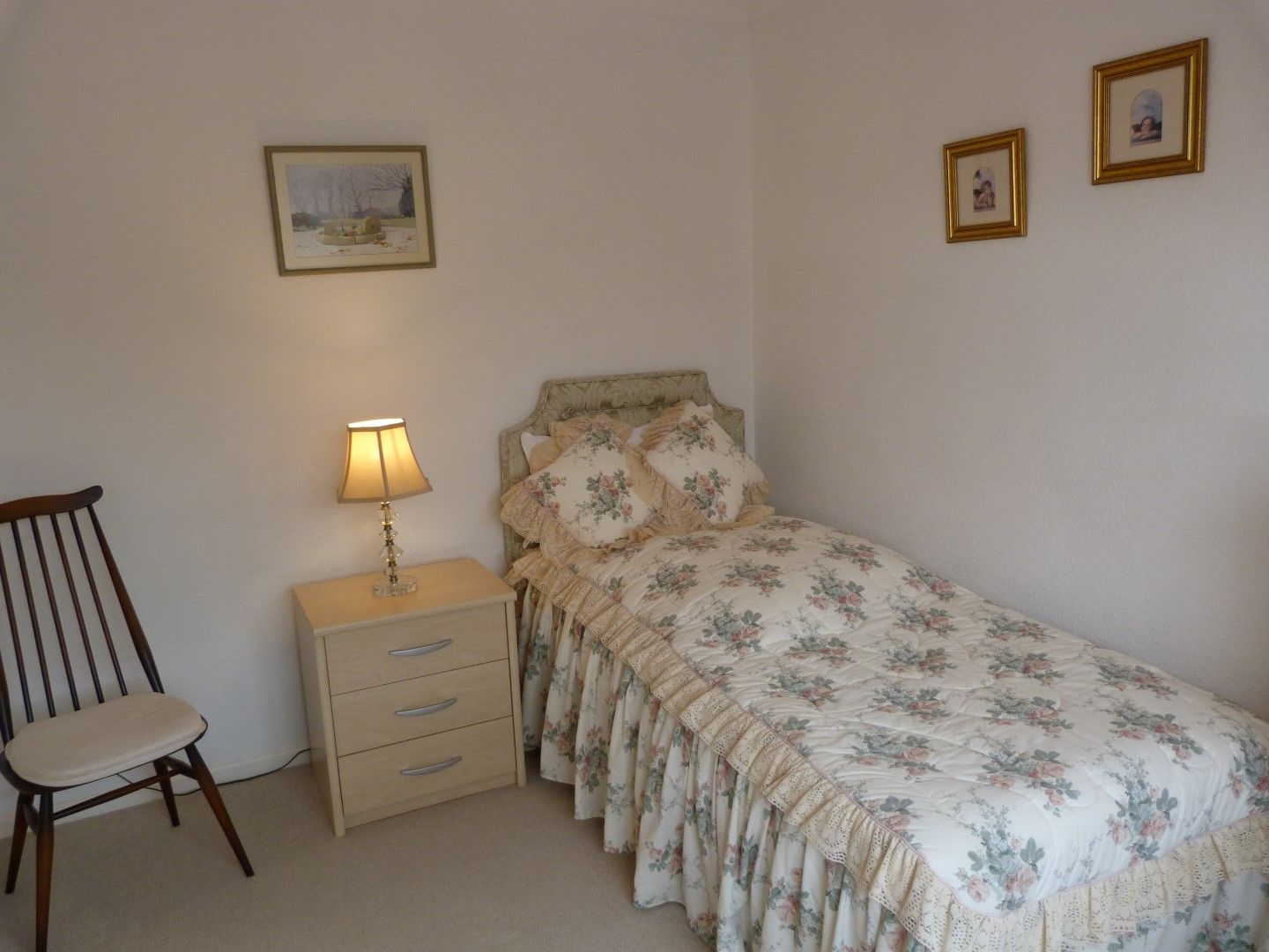 2 bedroom semi-detached bungalow For Sale in Broadstairs - Photograph 6
