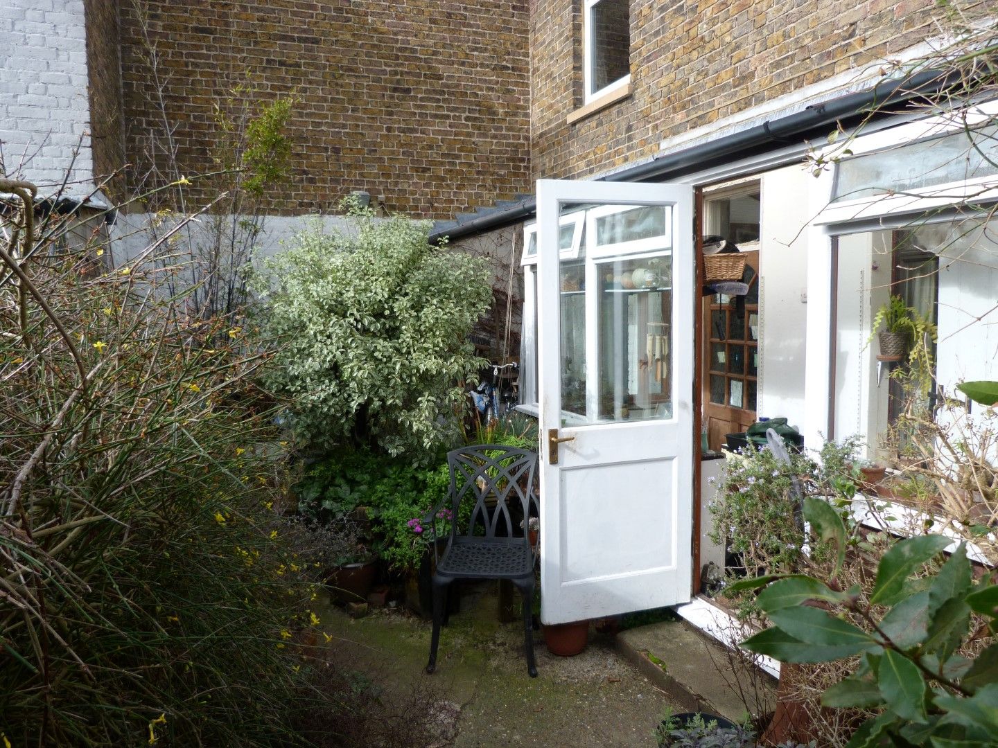 2 bedroom link detached house For Sale in Broadstairs - Photograph 7