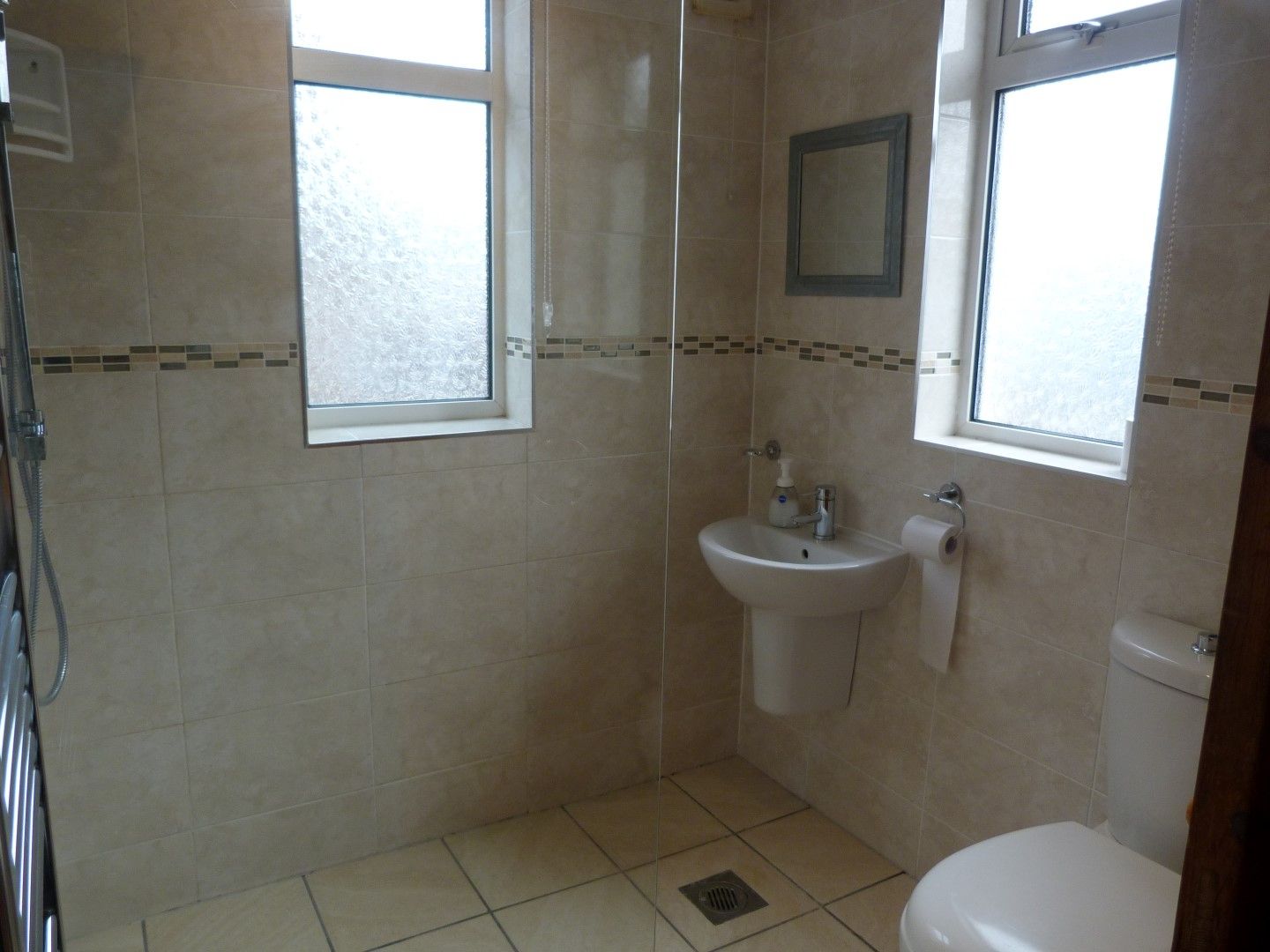 3 bedroom semi-detached house For Sale in Ramsgate - Photograph 7