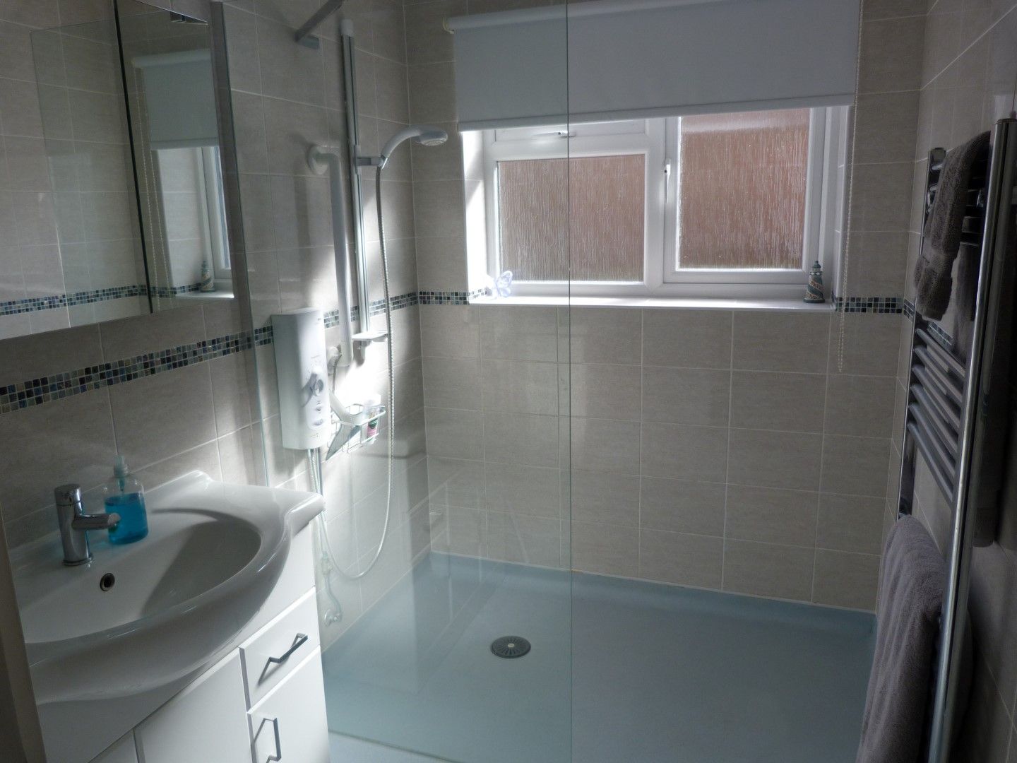 3 bedroom detached bungalow For Sale in Broadstairs - Photograph 8