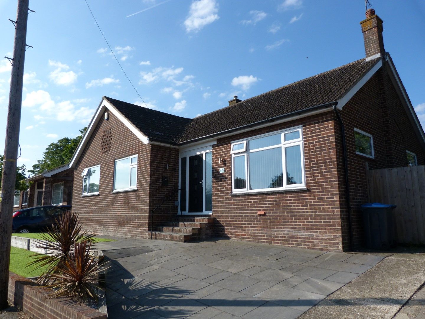 3 bedroom detached bungalow For Sale in Broadstairs - Property photograph