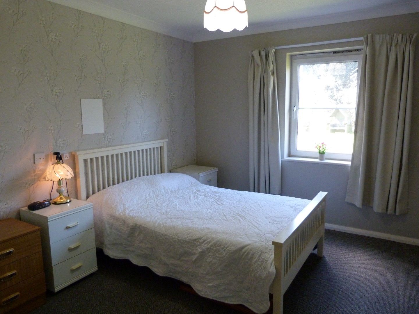 1 bedroom ground floor flat/apartment For Sale in Broadstairs - Photograph 4