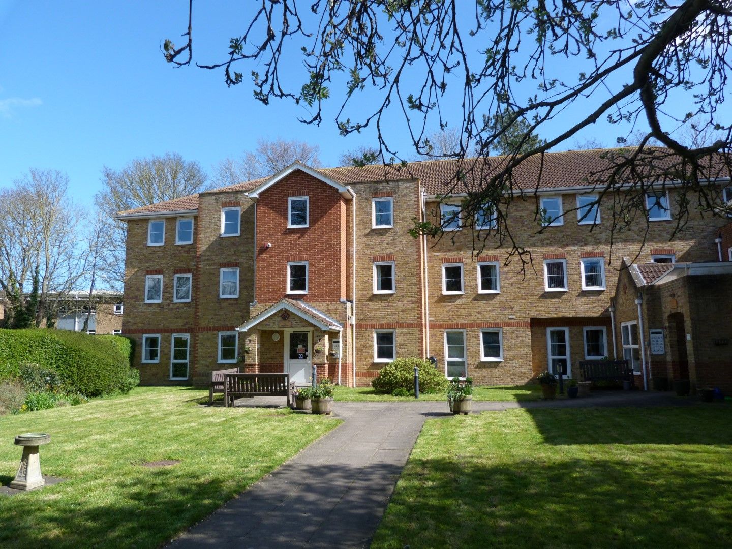 1 bedroom ground floor flat/apartment For Sale in Broadstairs - Photograph 1