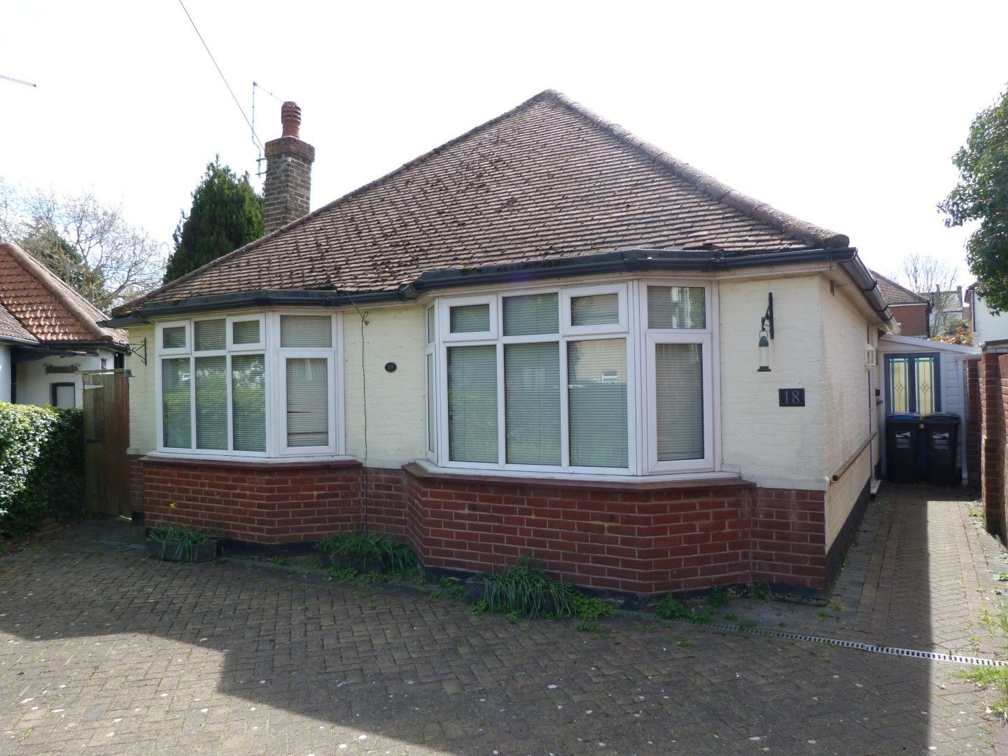 2 bedroom detached bungalow For Sale in Broadstairs - Photograph 1