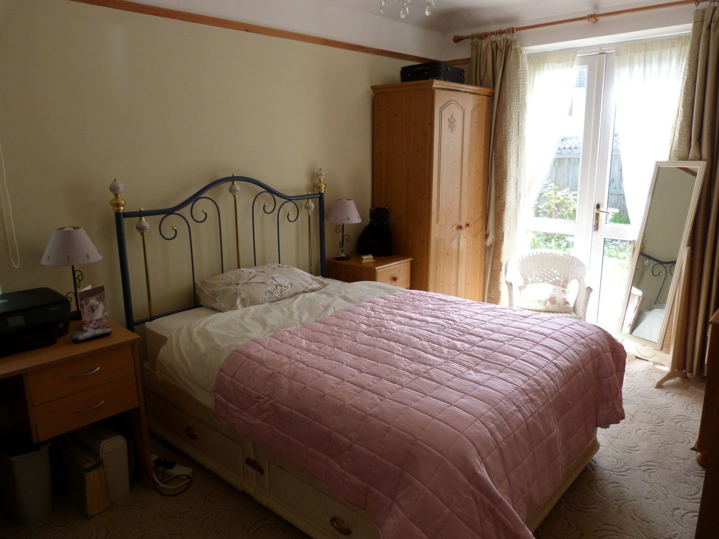 2 bedroom detached bungalow For Sale in Broadstairs - Photograph 5