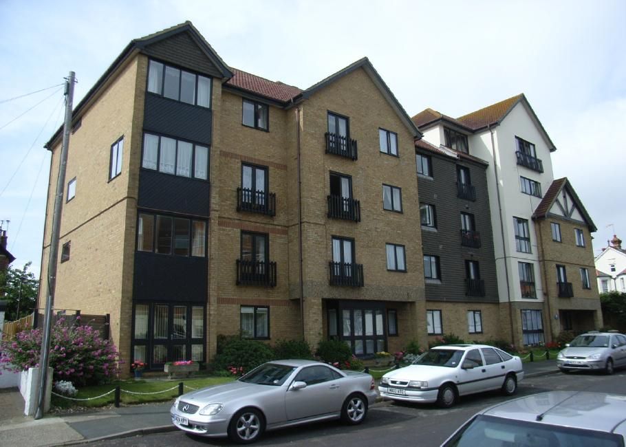 1 bedroom flat flat/apartment For Sale in Broadstairs - Photograph 1