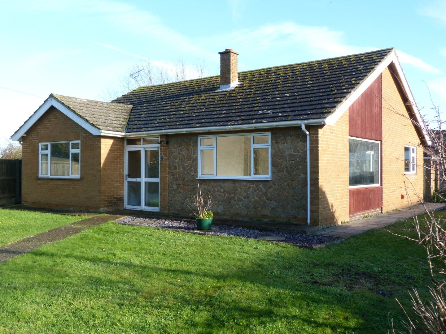 3 bedroom detached bungalow For Sale in Broadstairs - Property photograph