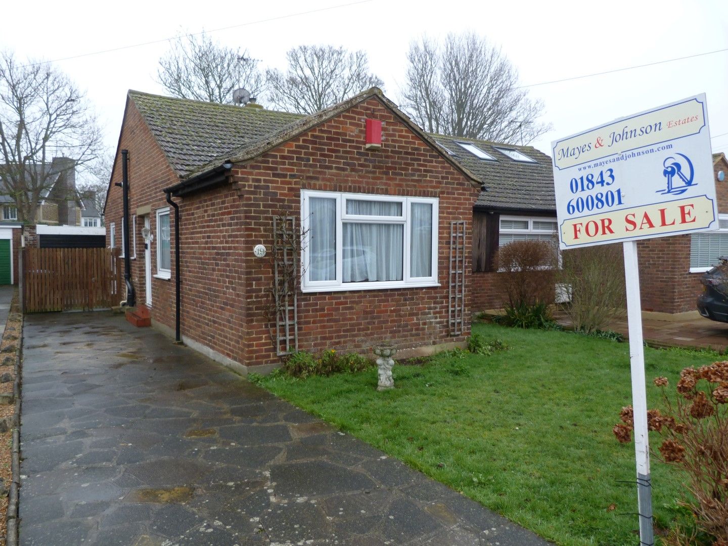 2 bedroom semi-detached bungalow For Sale in Broadstairs - Property photograph