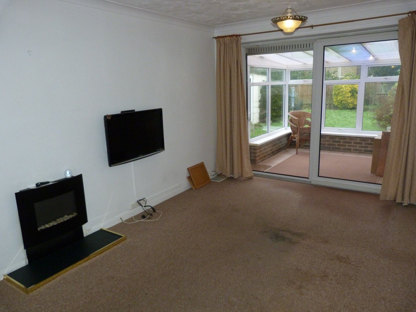 2 bedroom semi-detached bungalow For Sale in Broadstairs - Property photograph