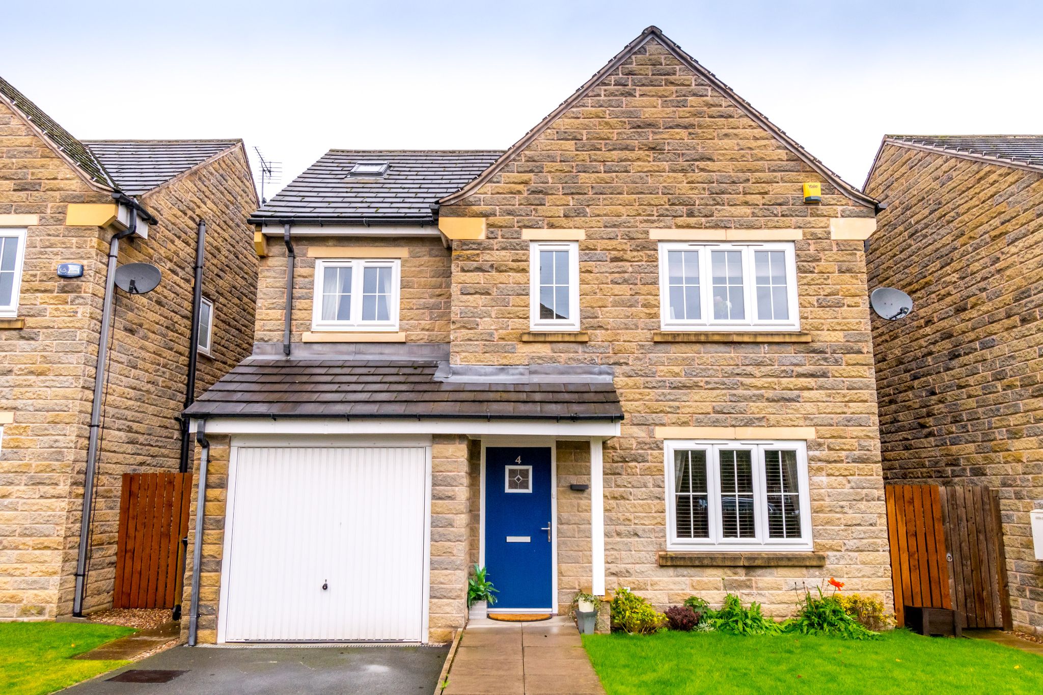 5 bedroom detached house SSTC in Brighouse - Photograph 2