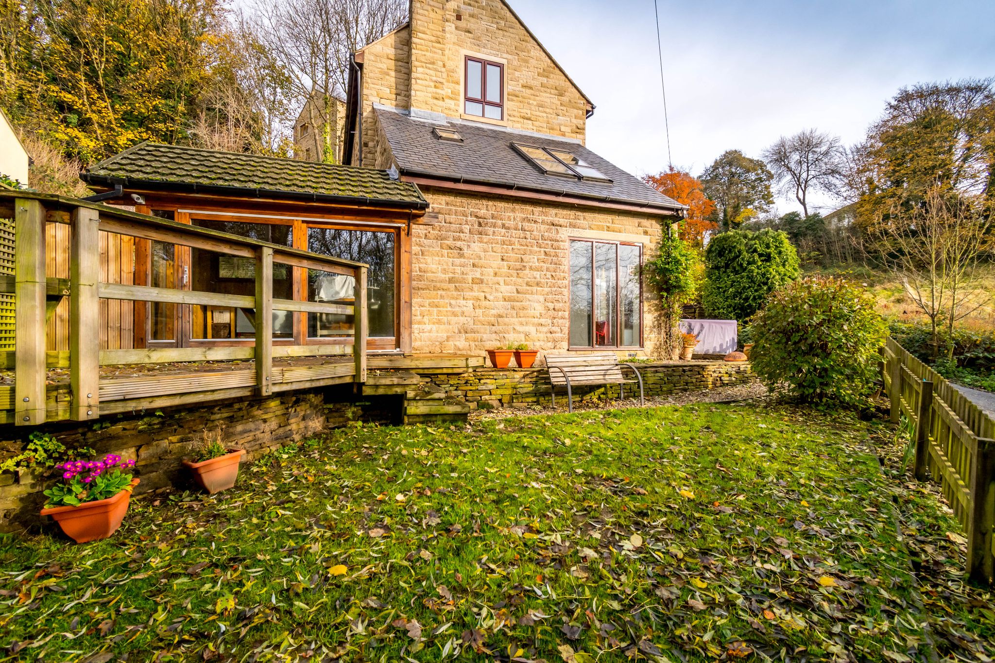 3 bedroom detached house SSTC in Brighouse - Side elevation view