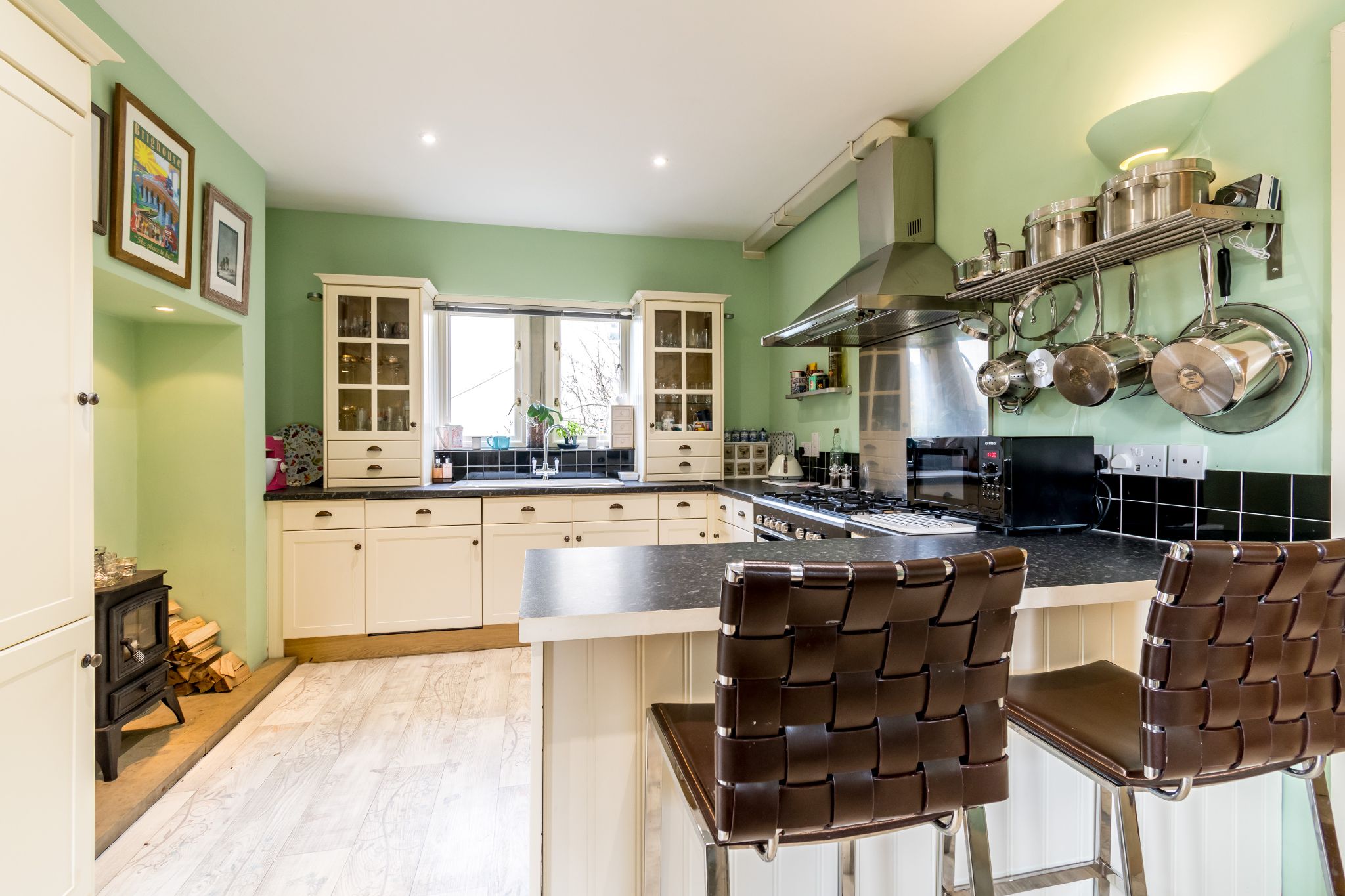 3 bedroom detached house SSTC in Brighouse - Breakfast kitchen