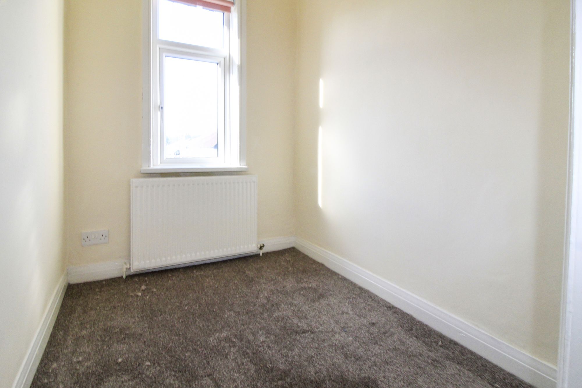3 bedroom semi-detached house To Let in Shipley - Bedroom 3