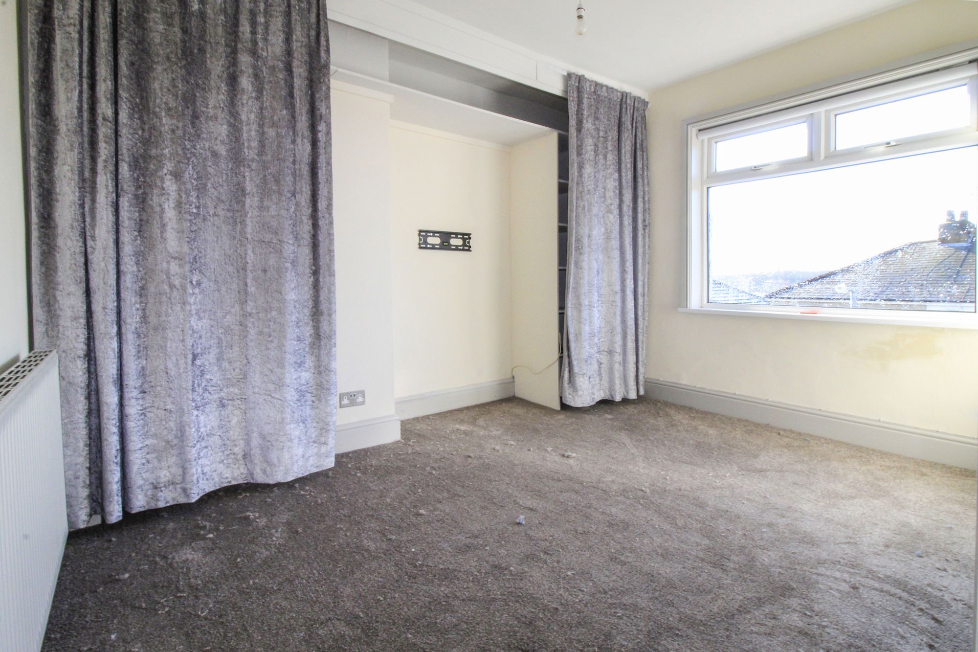 3 bedroom semi-detached house To Let in Shipley - Master Bedroom