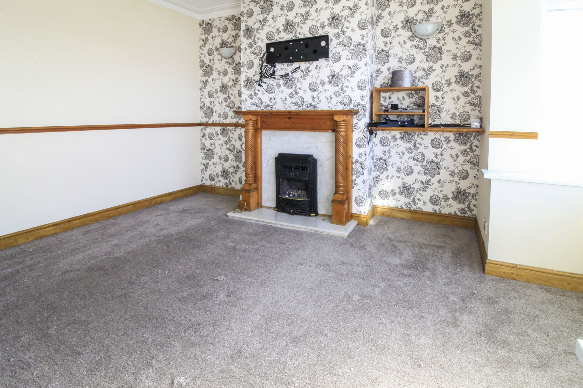 3 bedroom semi-detached house To Let in Shipley - Lounge