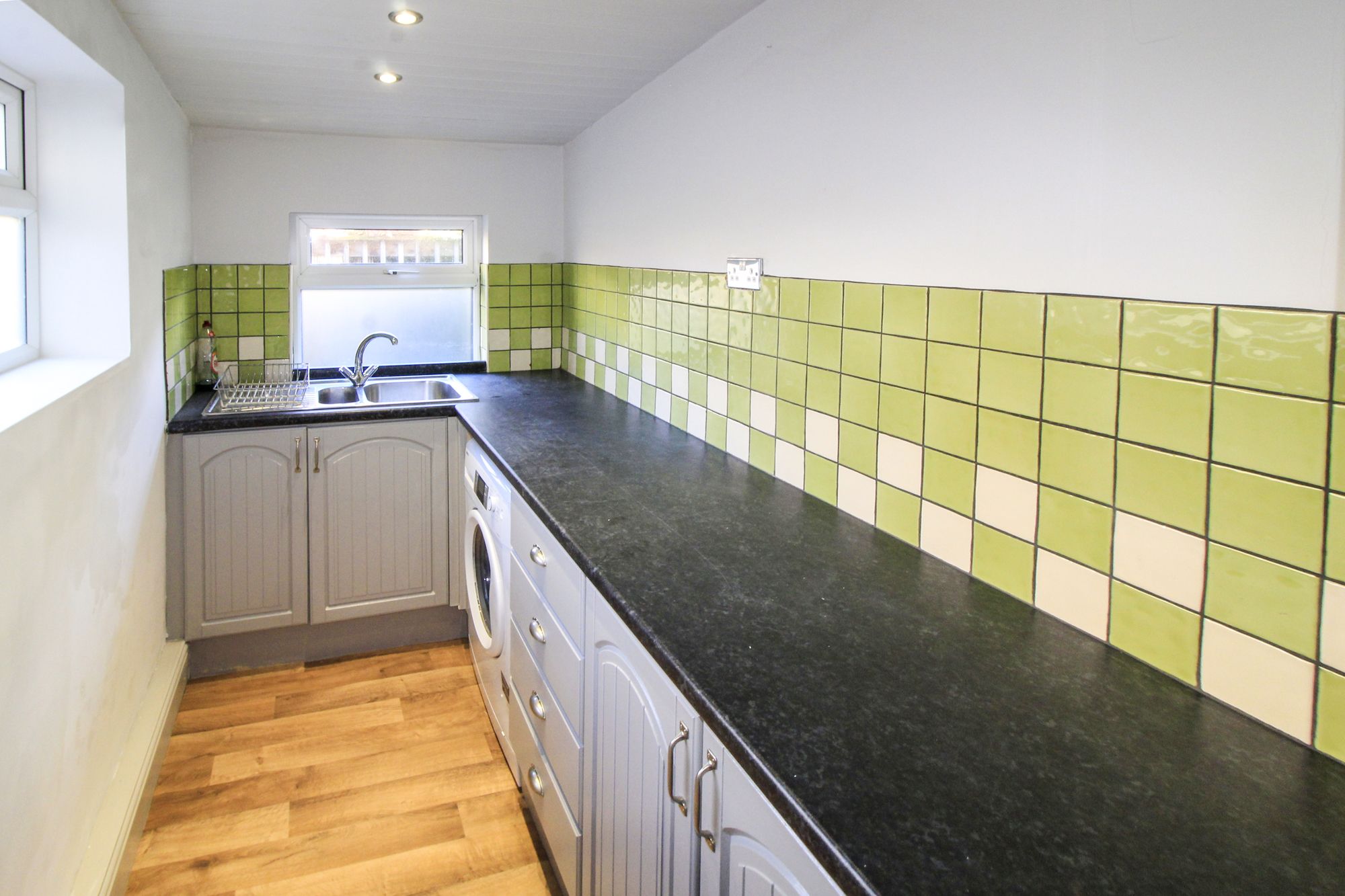 3 bedroom semi-detached house To Let in Shipley - Kitchen