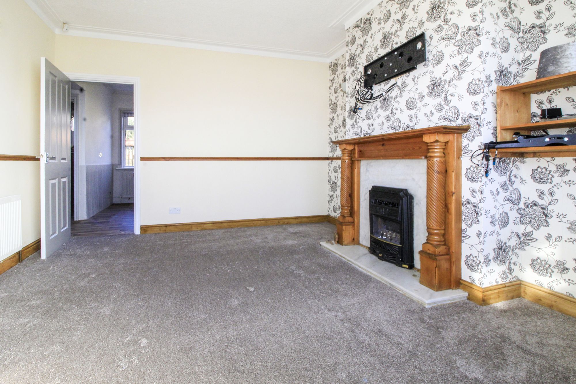 3 bedroom semi-detached house To Let in Shipley - Lounge