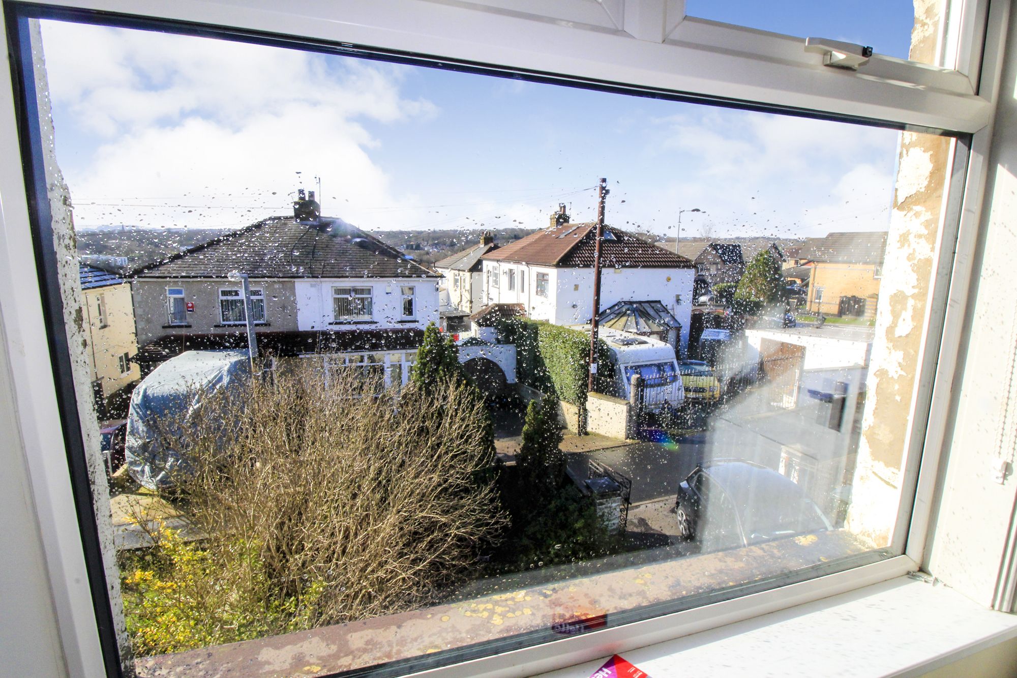 3 bedroom semi-detached house To Let in Shipley - view