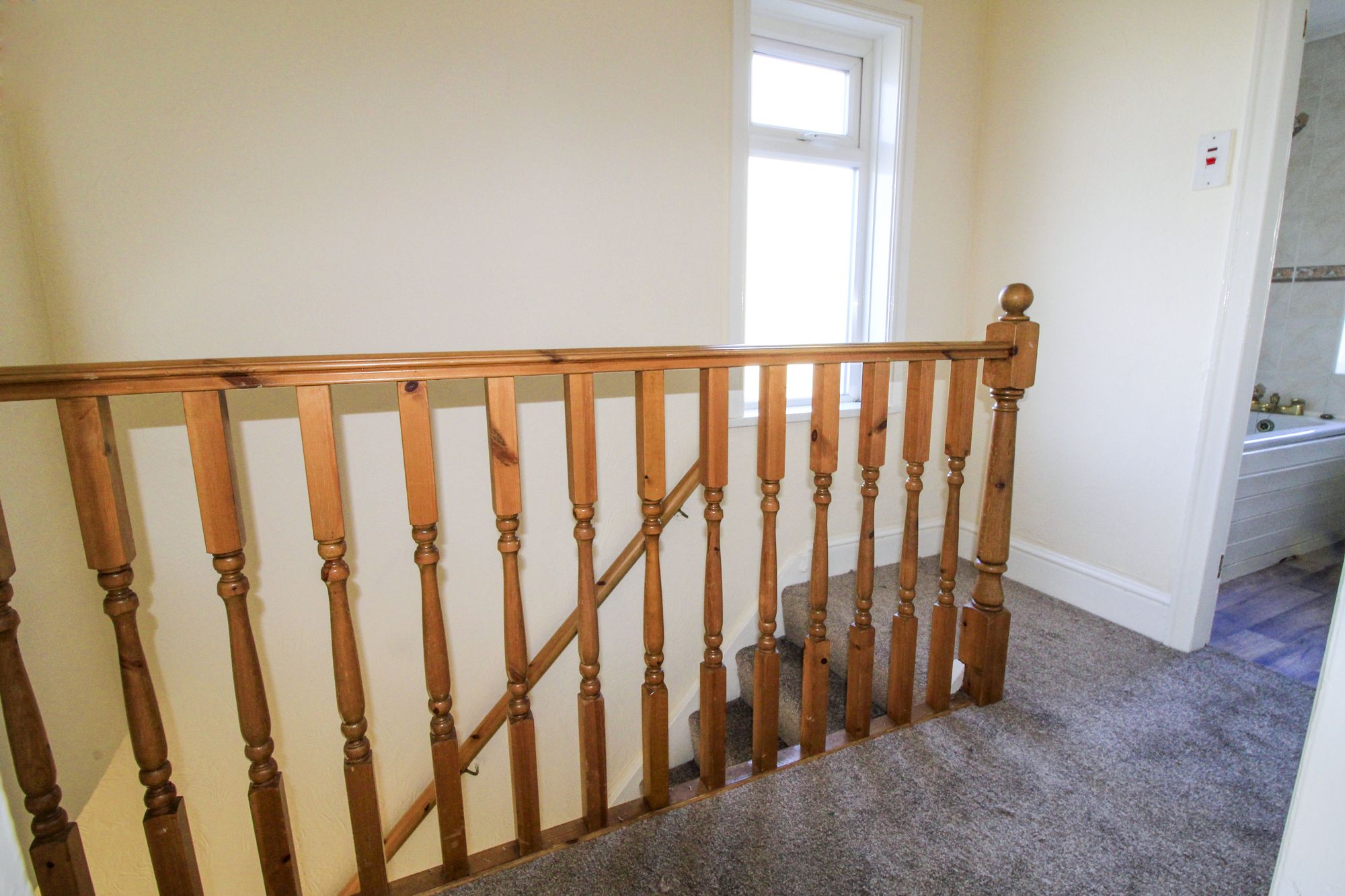 3 bedroom semi-detached house To Let in Shipley - Landing