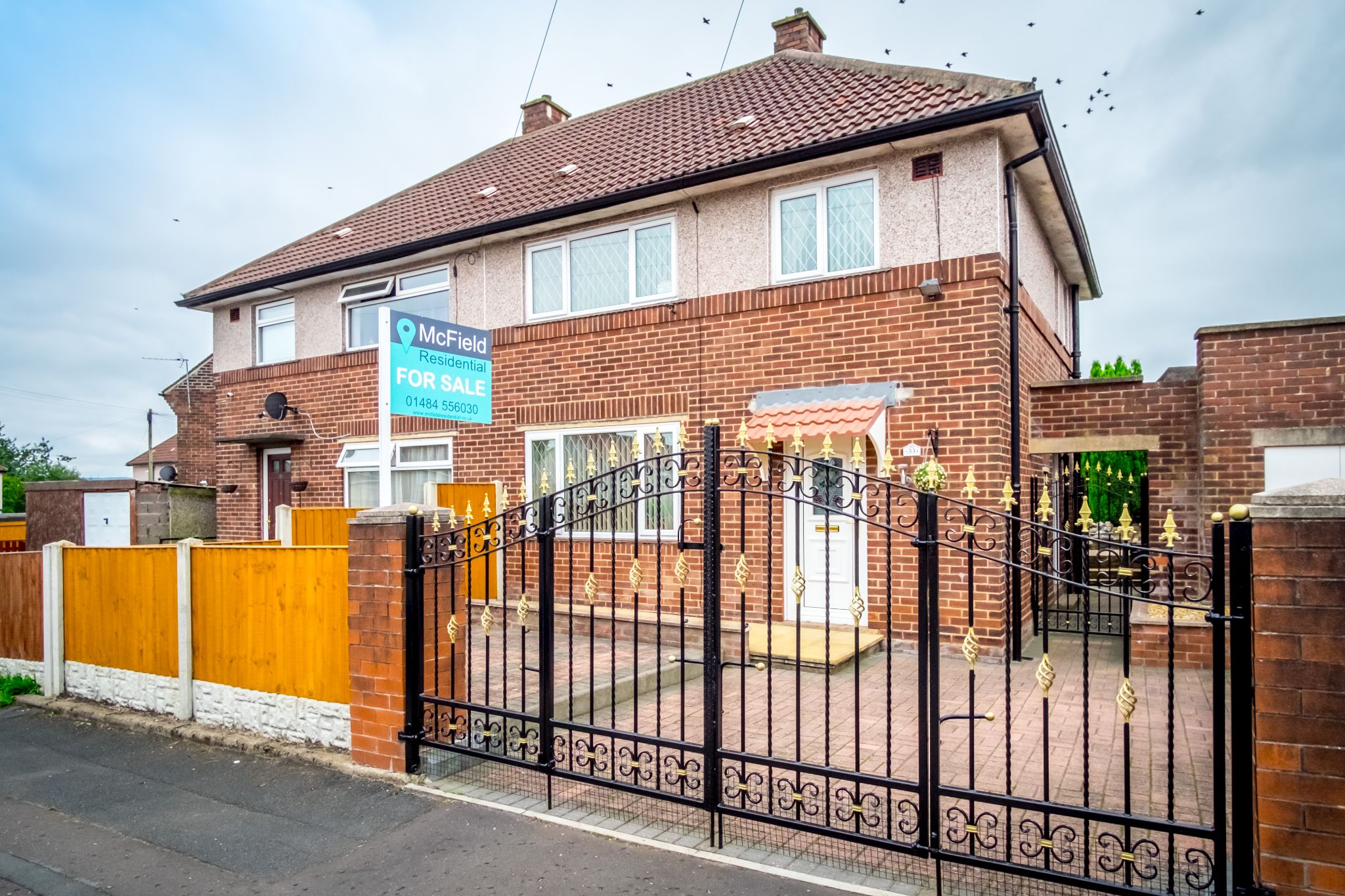 3 bedroom semi-detached house For Sale in Halifax - Front aspect