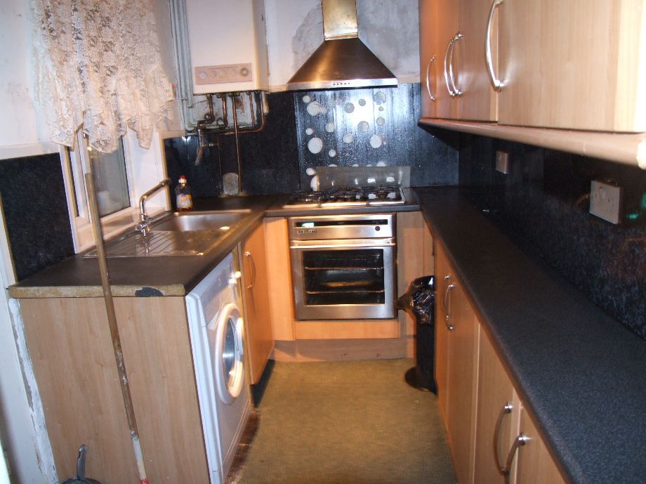 4 bedroom mid terraced house SSTC in Bradford - Photograph 3.