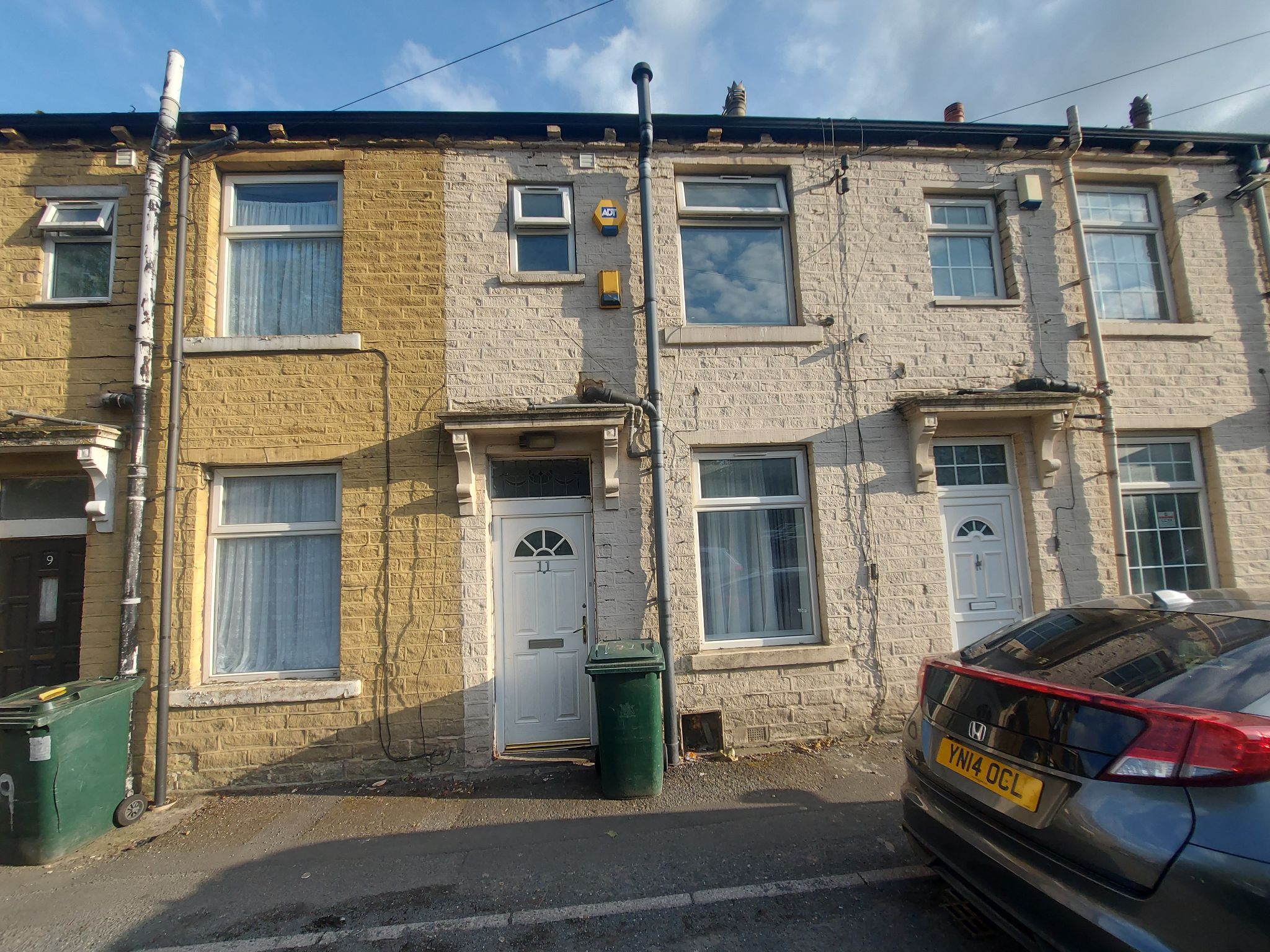 2 bedroom mid terraced house To Let in Bradford - Property photograph.