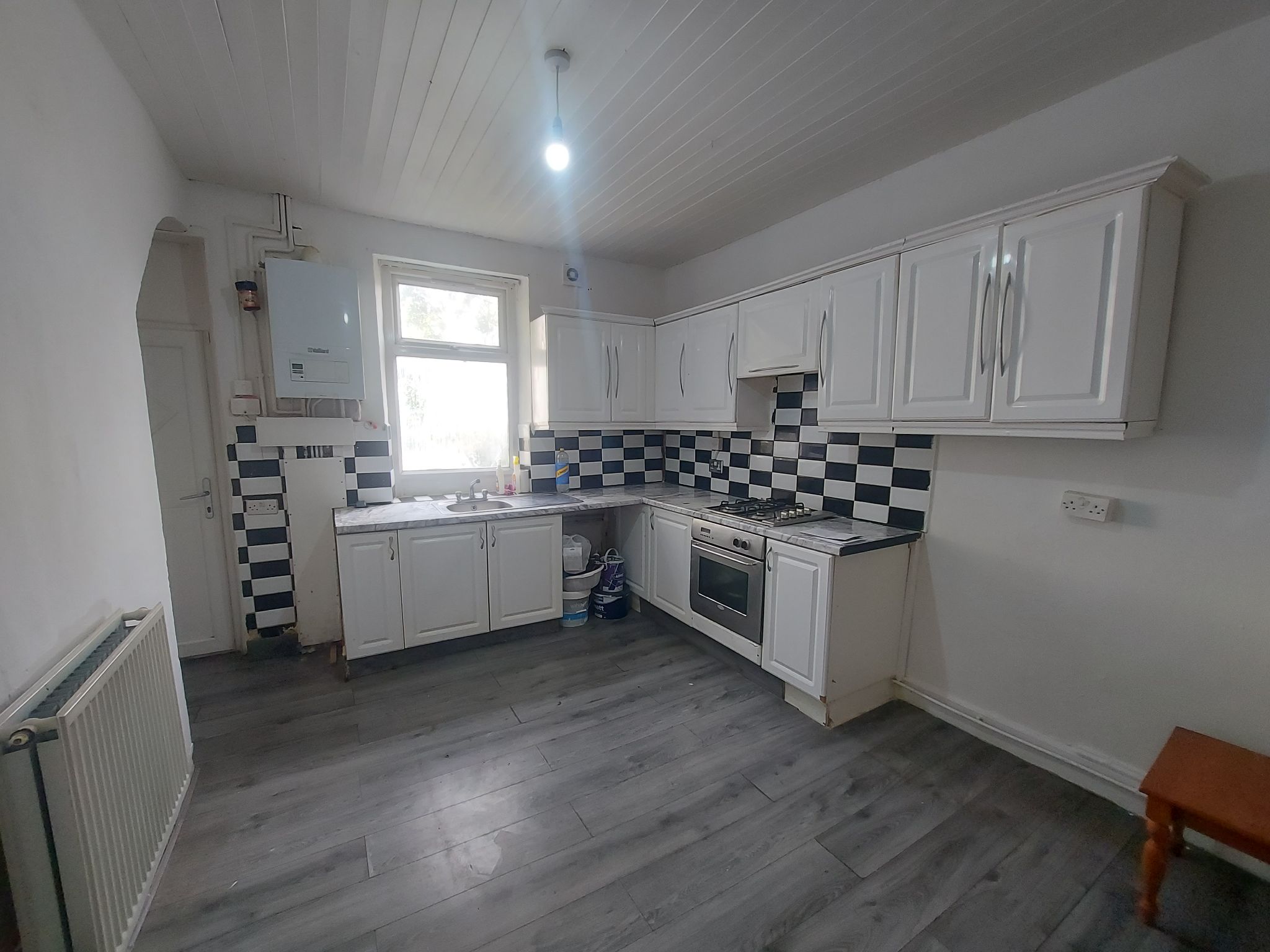 2 bedroom mid terraced house To Let in Bradford - Property photograph.