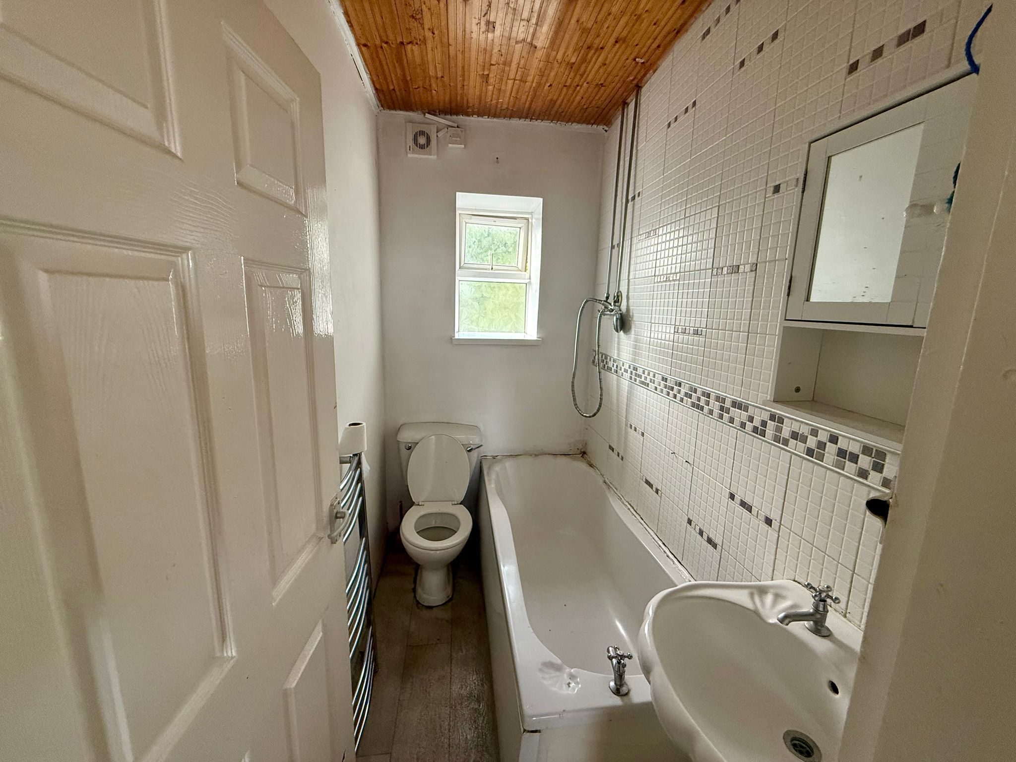 2 bedroom mid terraced house To Let in Bradford - Photograph 8.