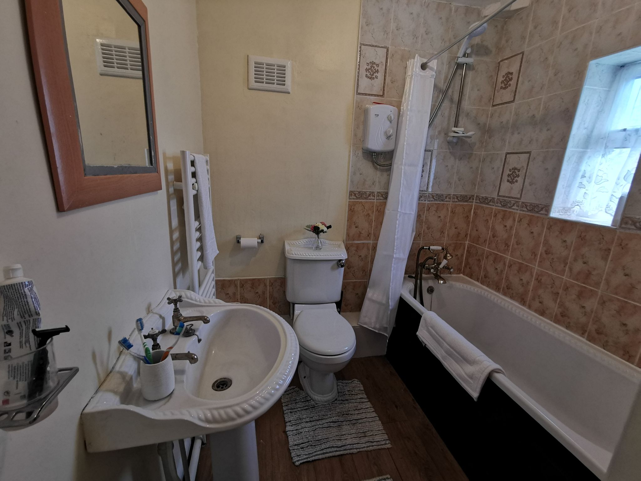 3 bedroom semi-detached house in Bradford - Photograph 13.