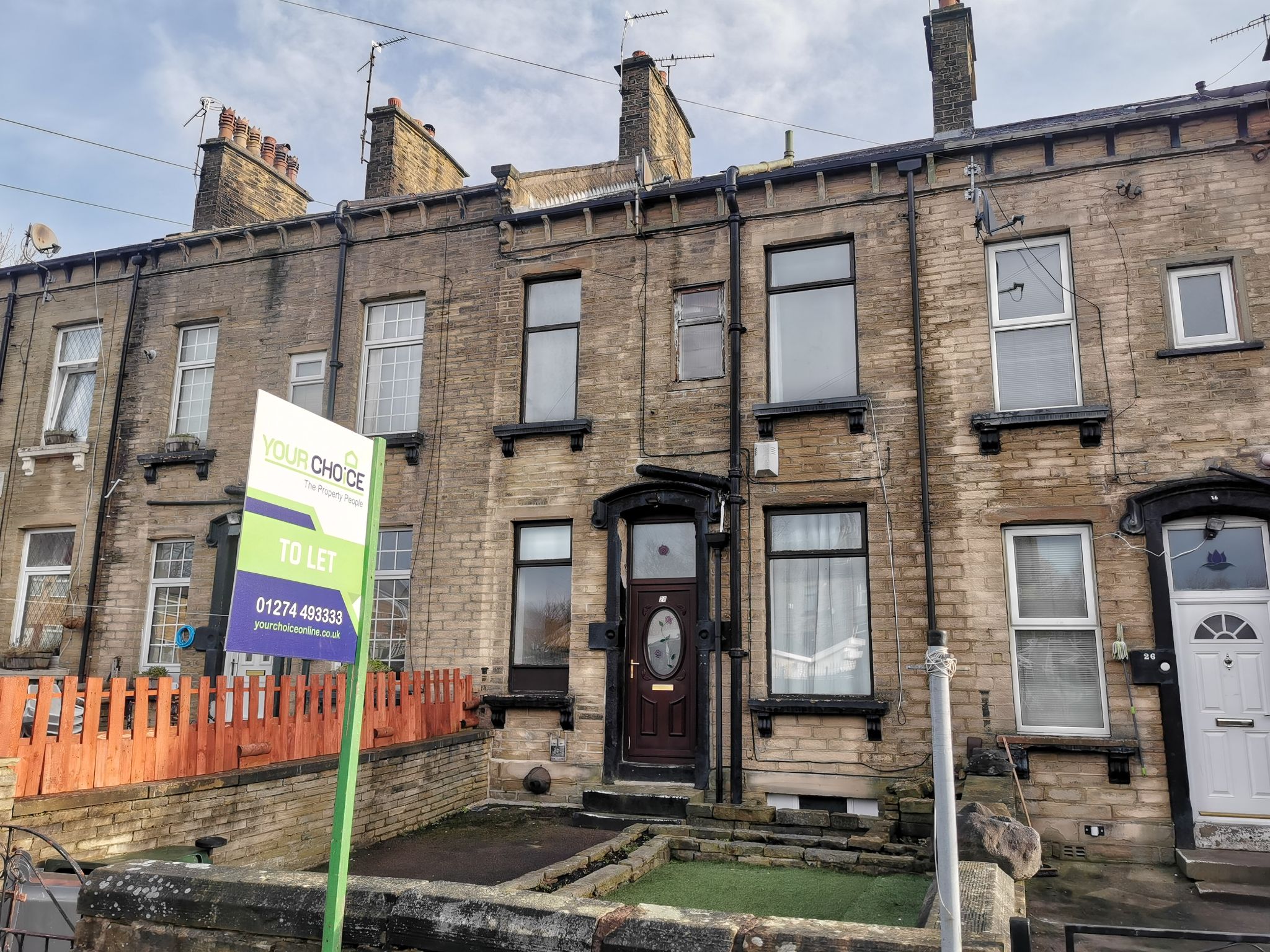 2 bedroom mid terraced house Let in Bradford - Photograph 1.