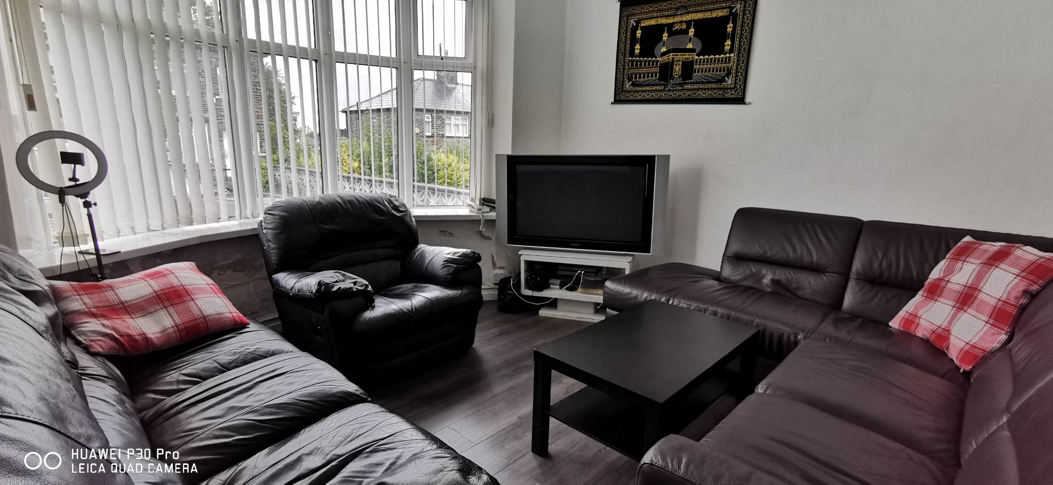 3 bedroom semi-detached house For Sale in Bradford - Photograph 2.
