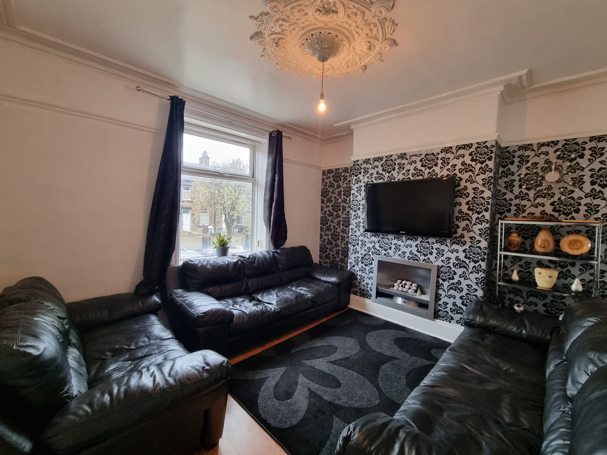4 bedroom mid terraced house For Sale in Bradford - Living Room.