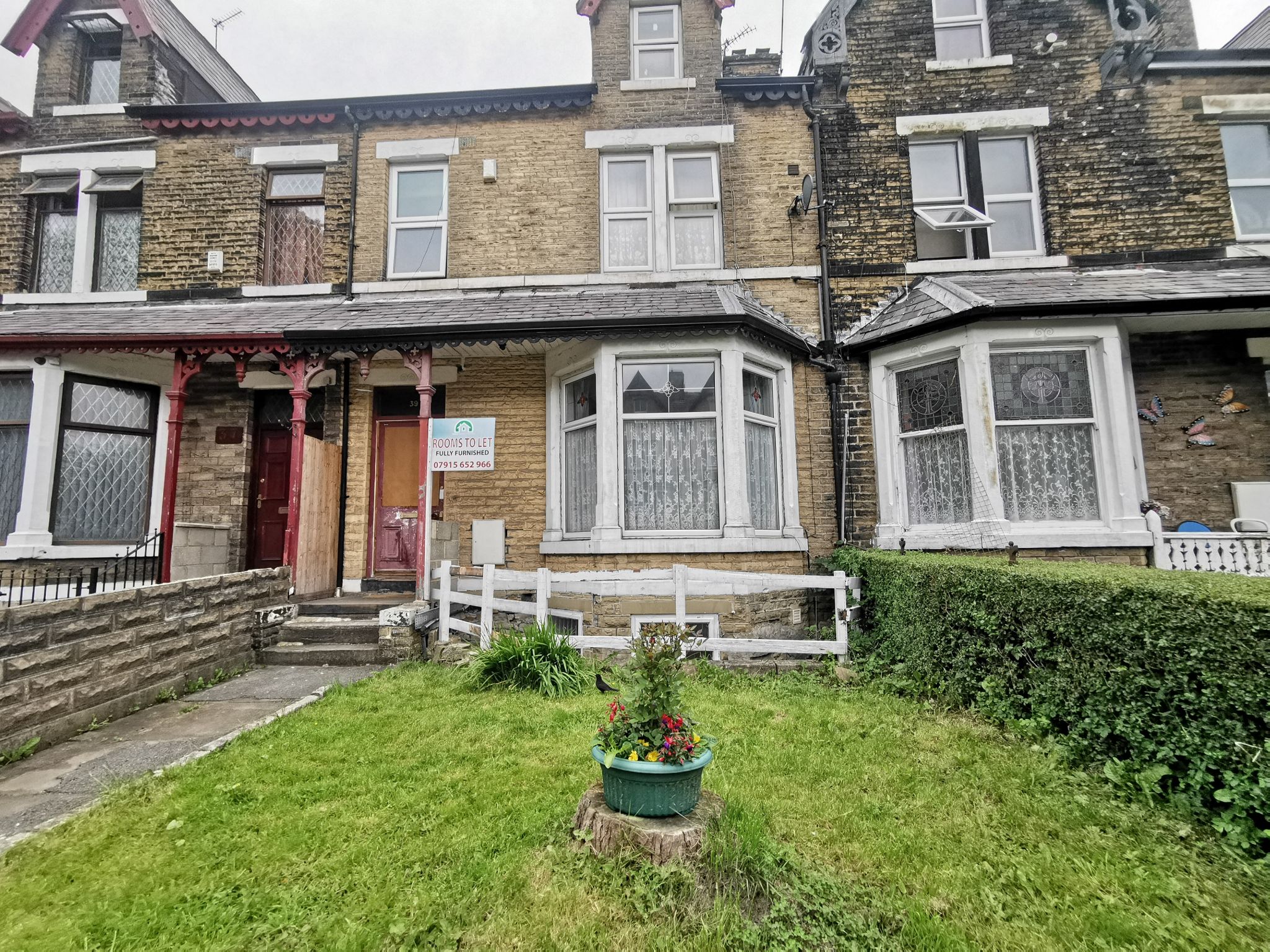 1 bedroom bedsit flat/apartment in Bradford - Photograph 1.