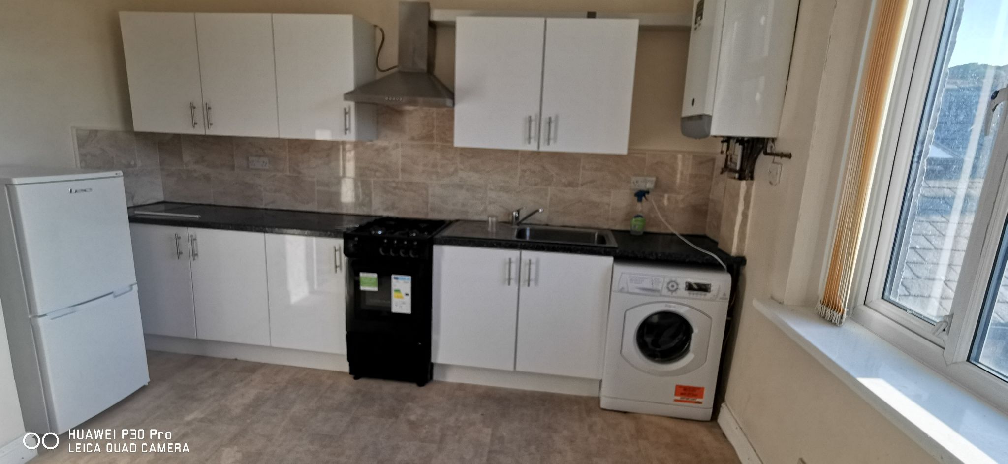 2 bedroom flat flat/apartment To Let in Bradford - Photograph 5.