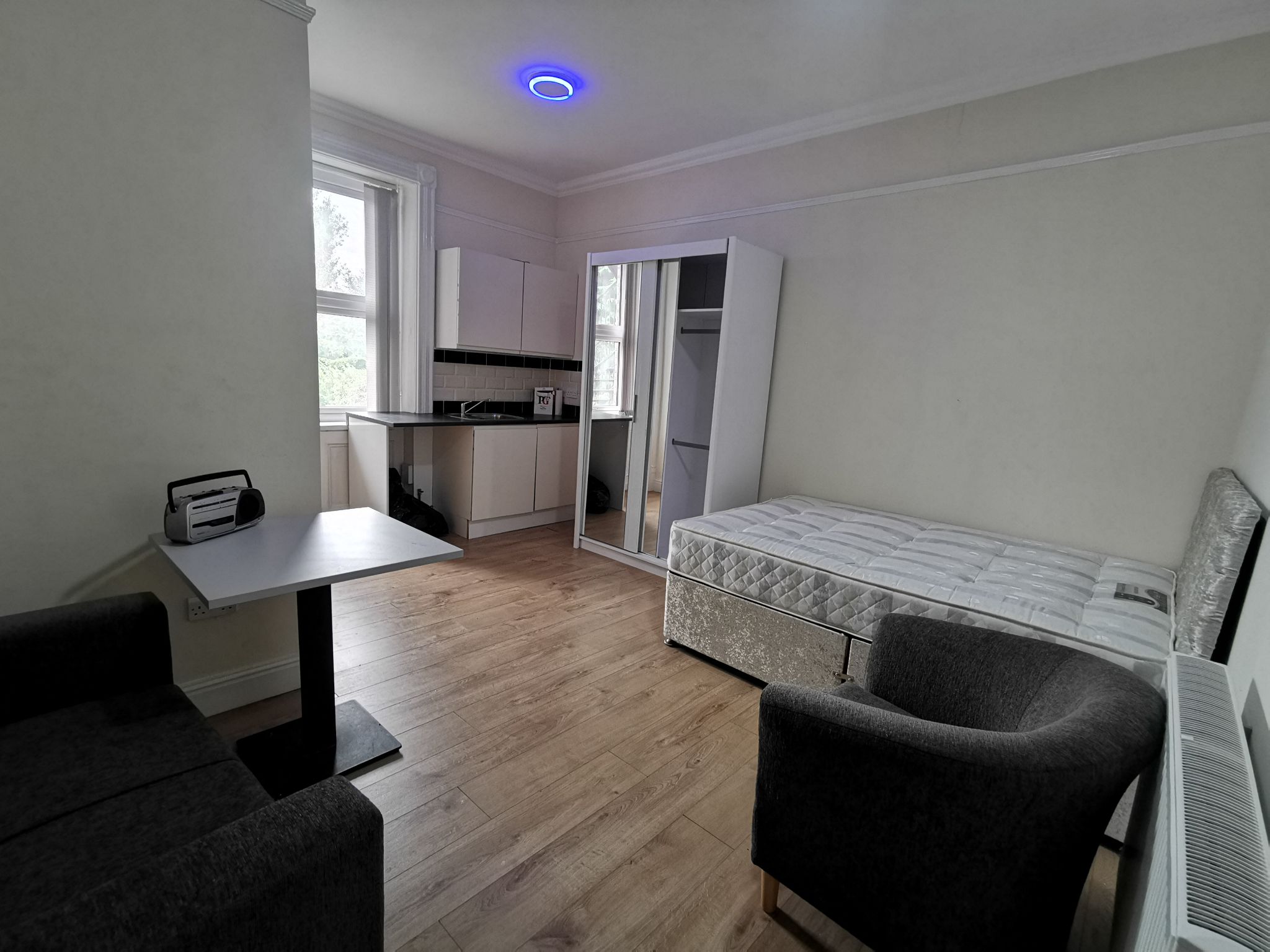 1 bedroom bedsit flat/apartment in Bradford - Photograph 3.