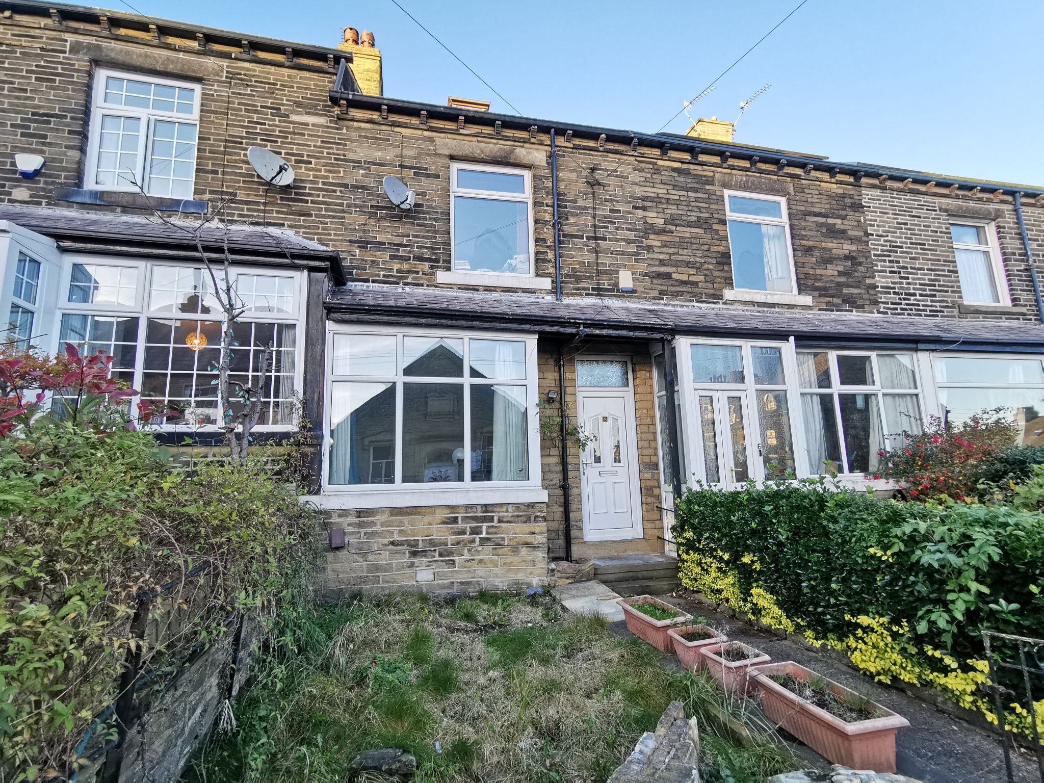4 bedroom mid terraced house in Bradford - Photograph 1.