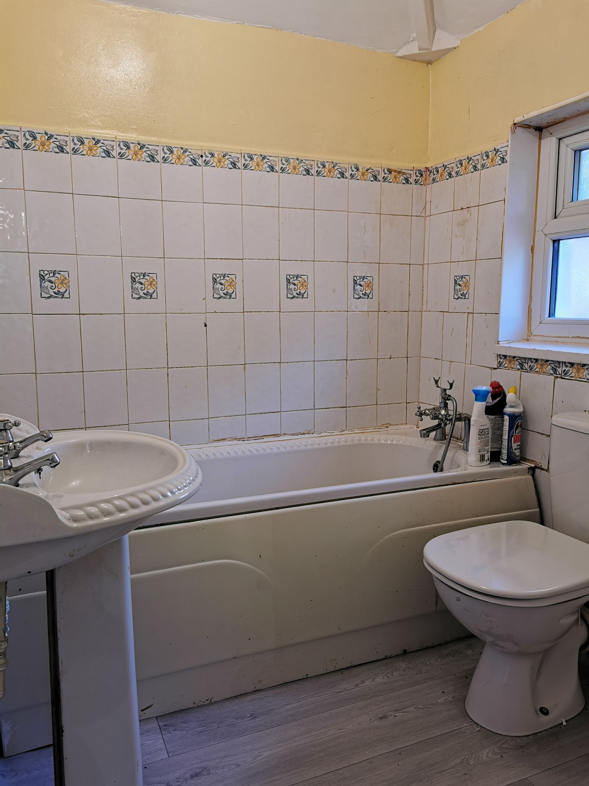 3 bedroom semi-detached house SSTC in Bradford - Photograph 11.