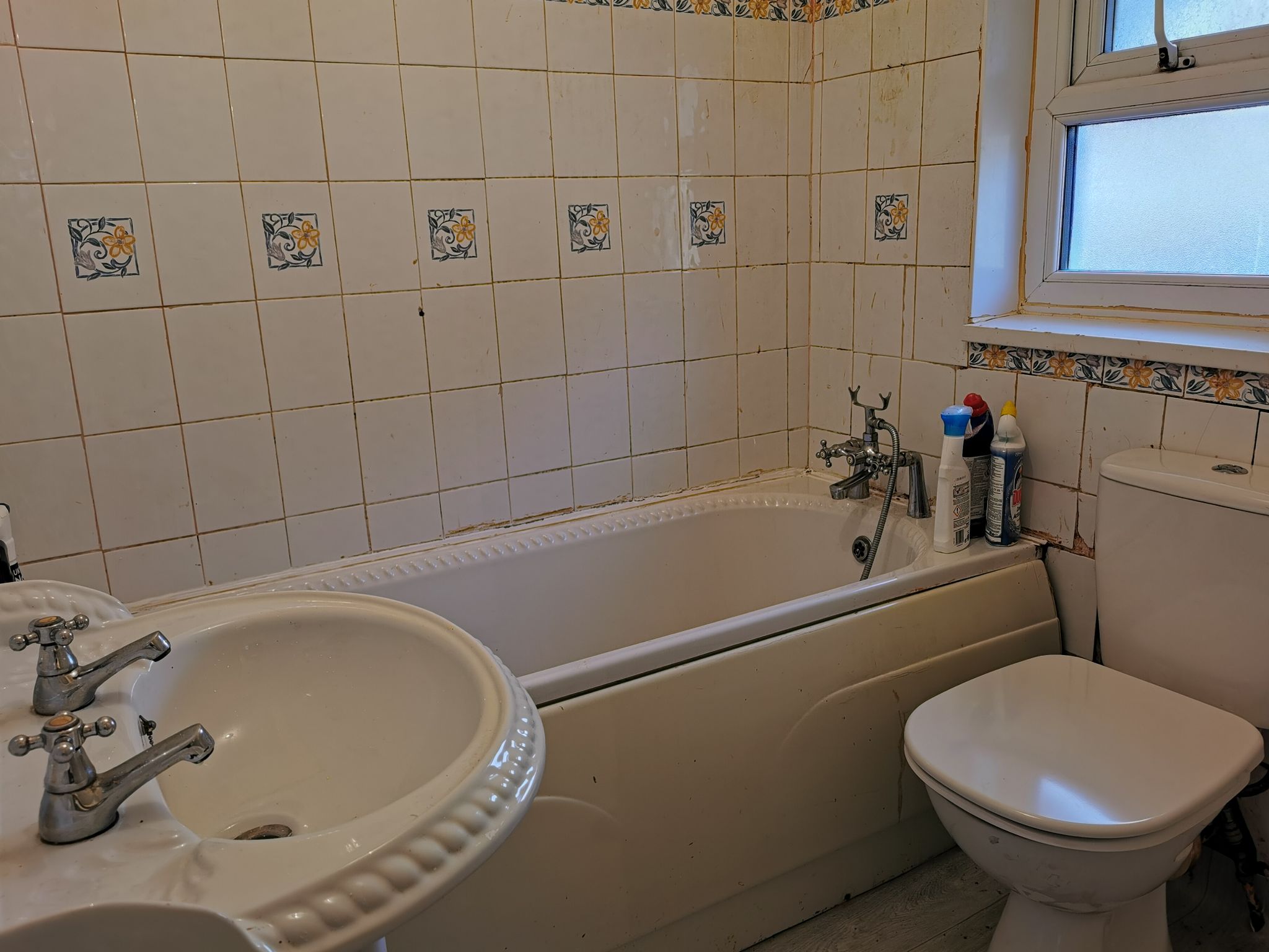 3 bedroom semi-detached house SSTC in Bradford - Photograph 7.