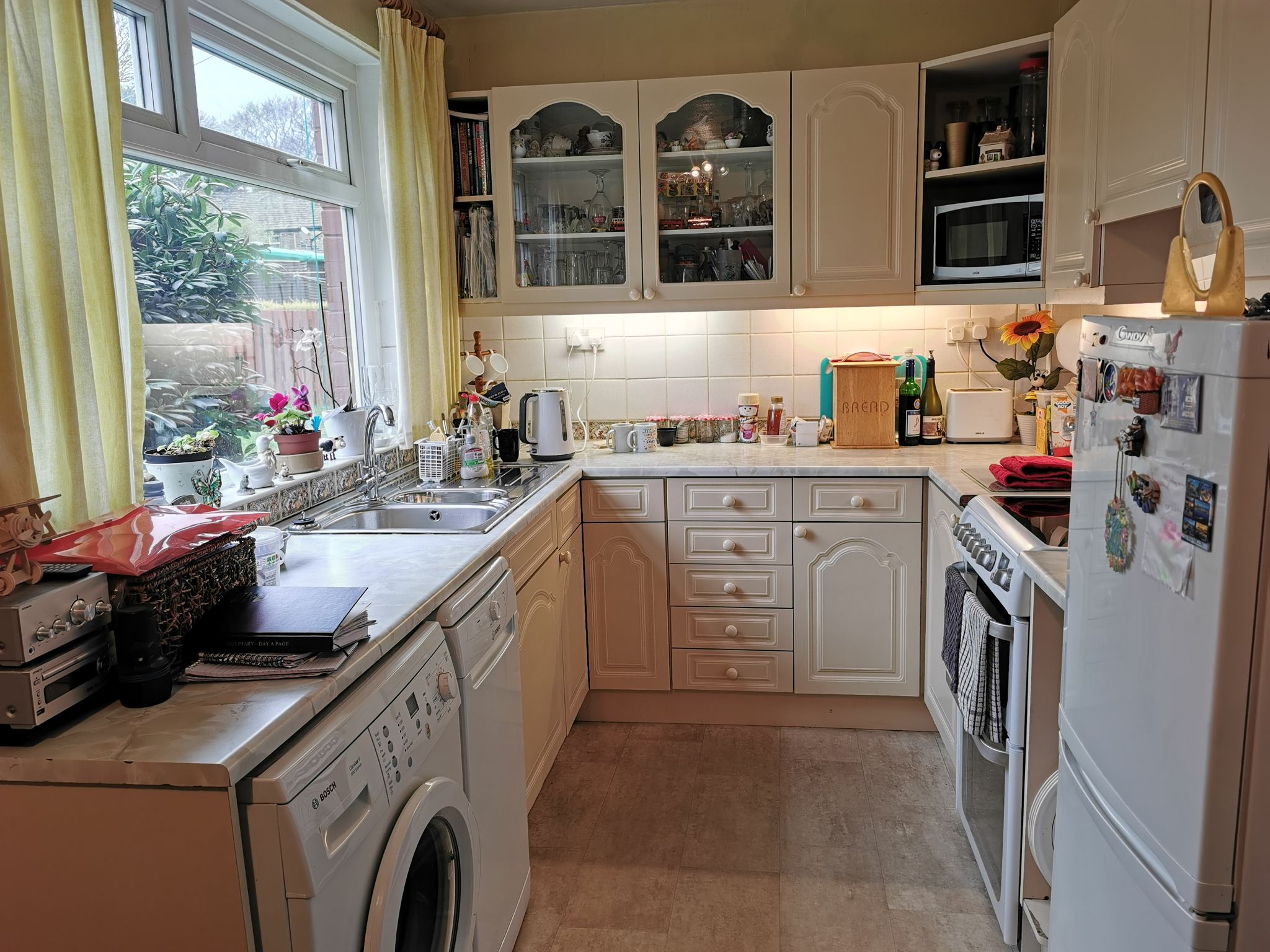 3 bedroom semi-detached house SSTC in Bradford - Photograph 3.
