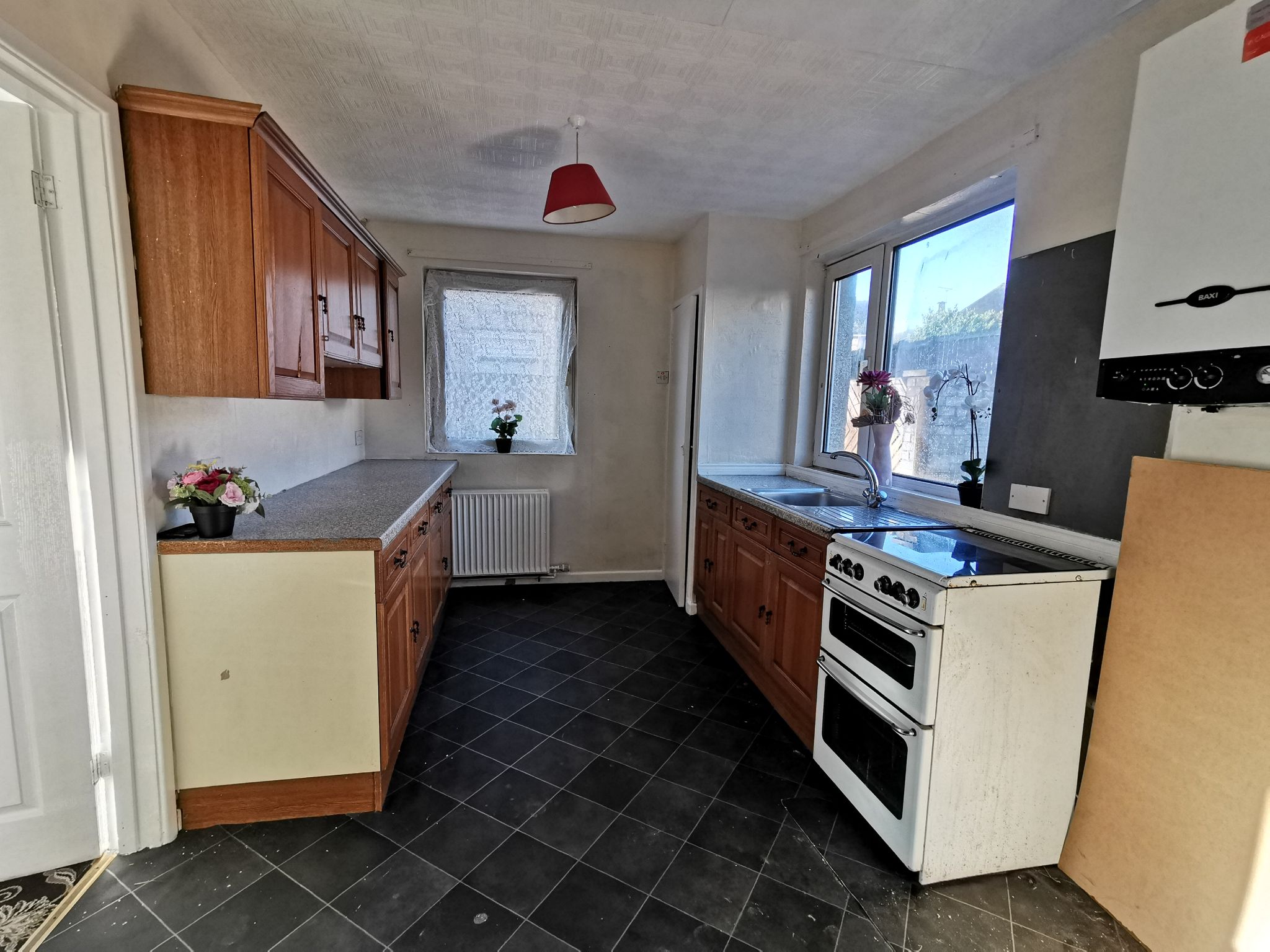 2 bedroom semi-detached house SSTC in Bradford - Photograph 4.