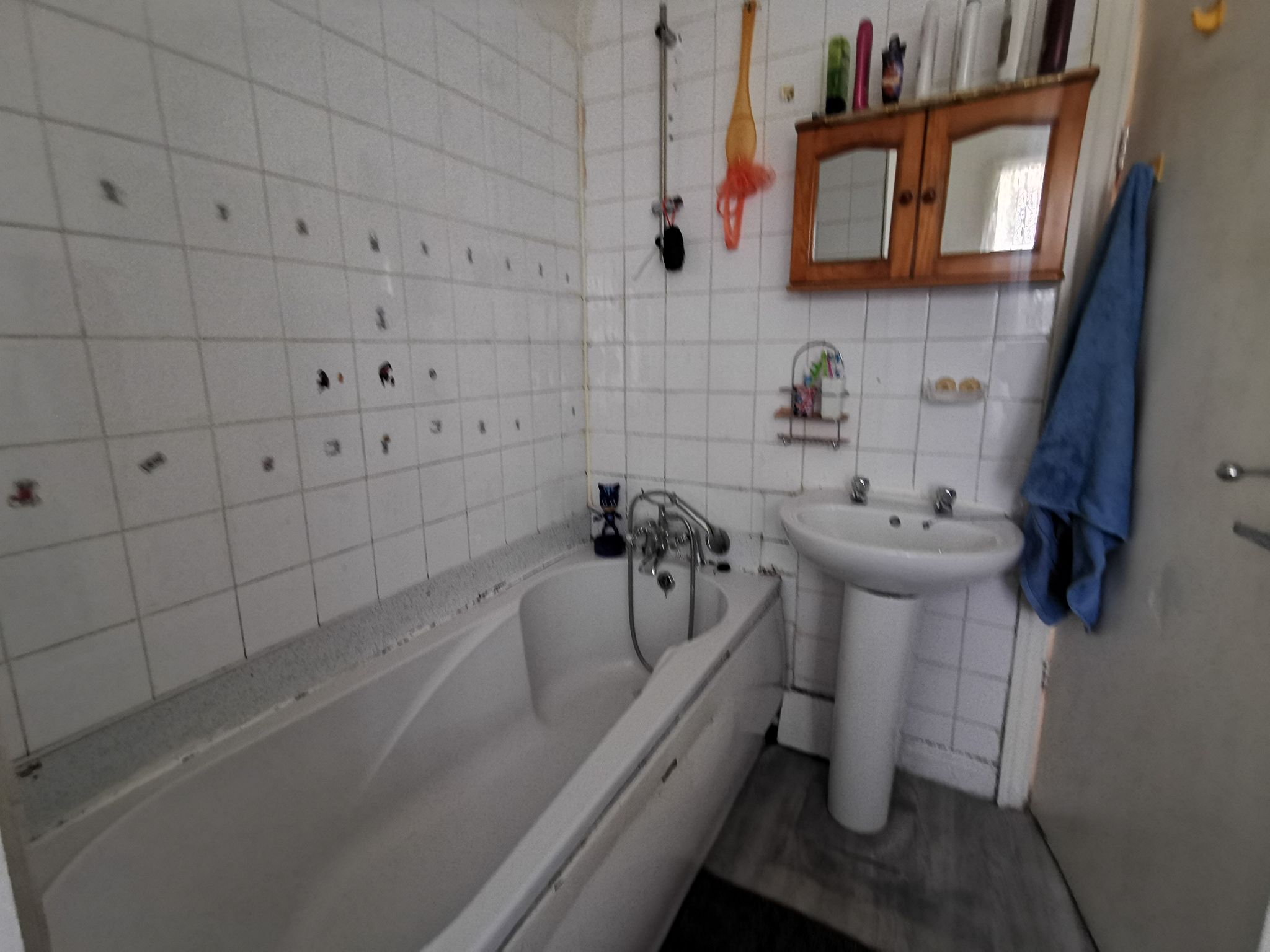 2 bedroom semi-detached house SSTC in Bradford - Photograph 9.