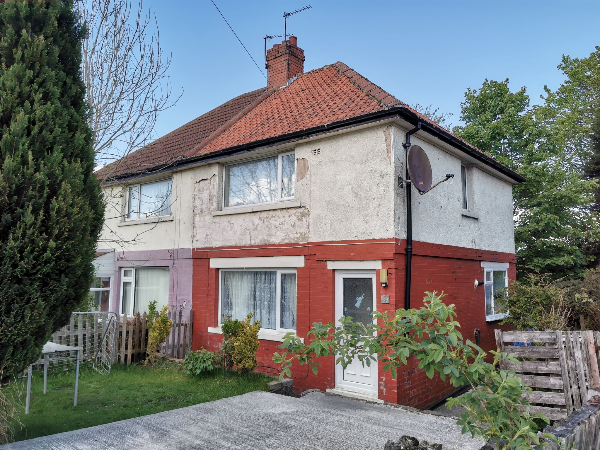 2 bedroom semi-detached house SSTC in Bradford - Photograph 1.